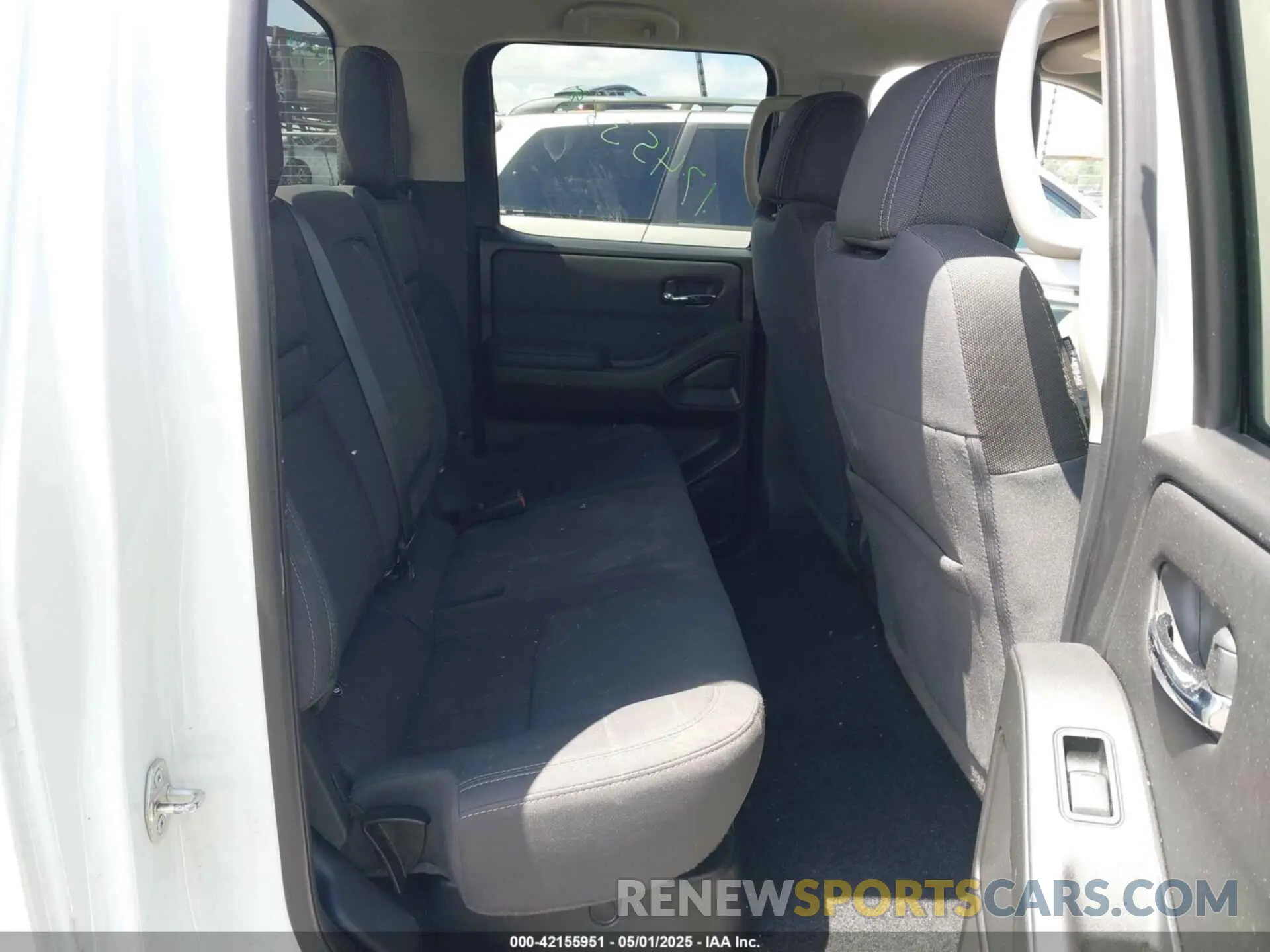 8 Photograph of a damaged car 1N6ED1EJ5PN643830 NISSAN FRONTIER 2023