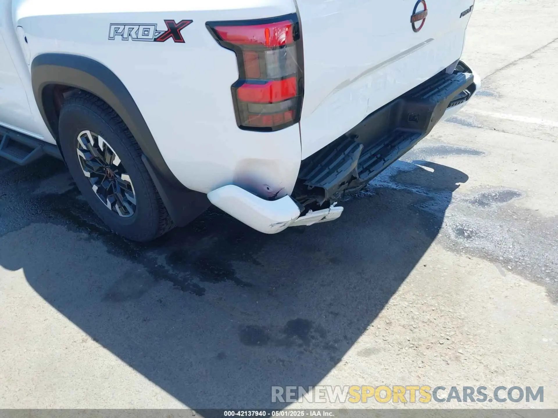 18 Photograph of a damaged car 1N6ED1EJ9PN673039 NISSAN FRONTIER 2023