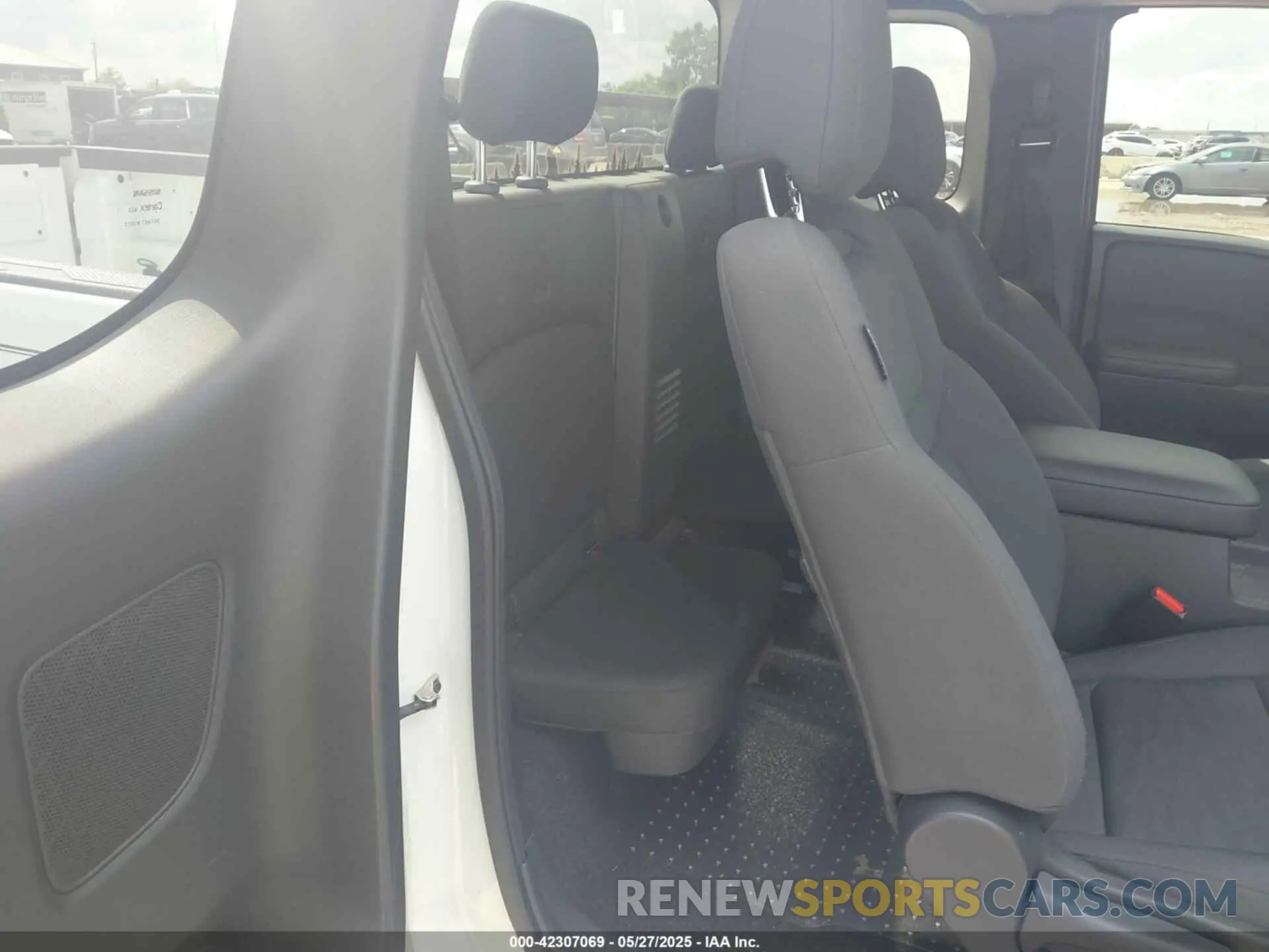 8 Photograph of a damaged car 1N6ED1CL0RN645654 NISSAN FRONTIER 2024
