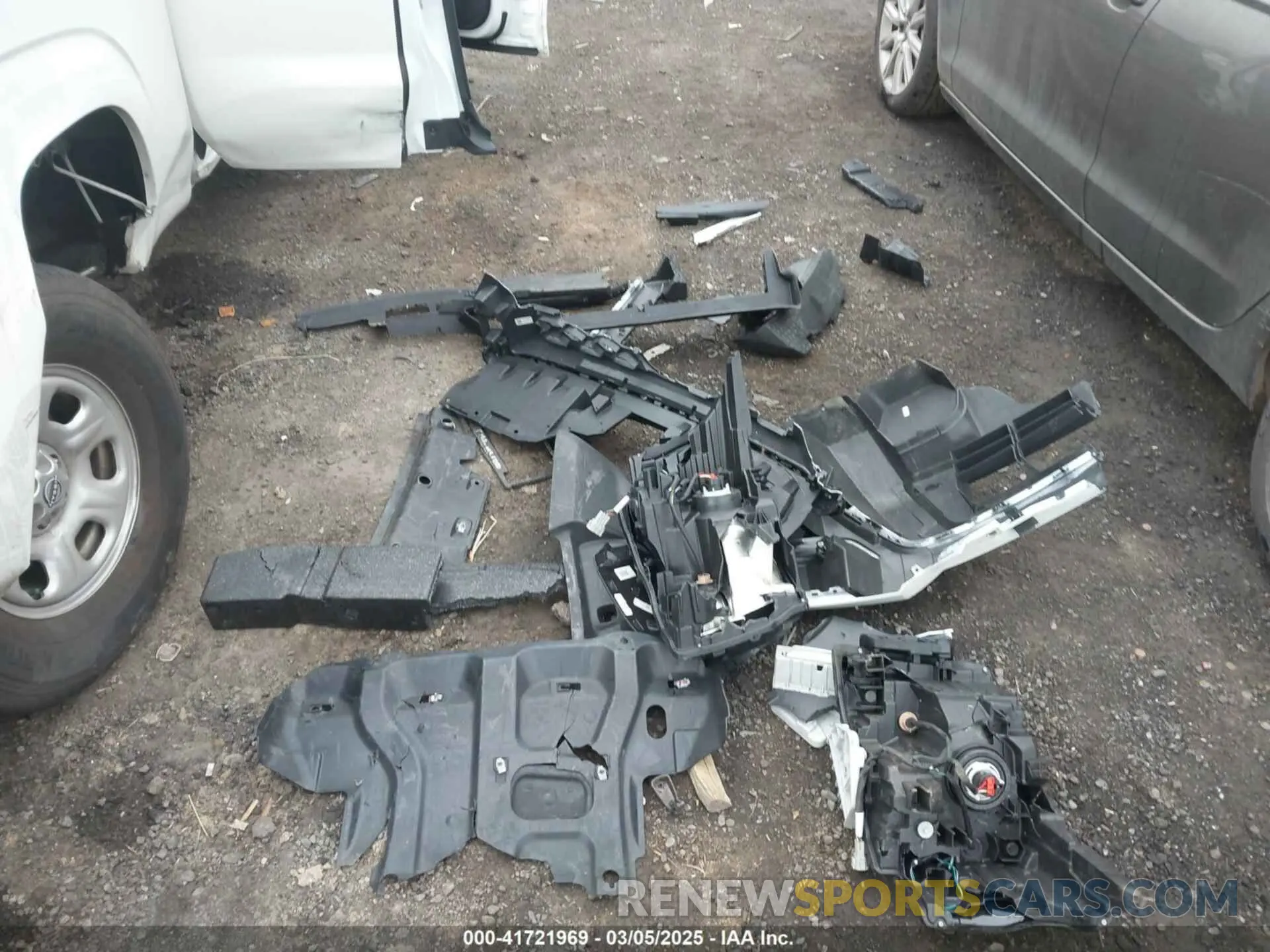 11 Photograph of a damaged car 1N6ED1CL0RN645850 NISSAN FRONTIER 2024