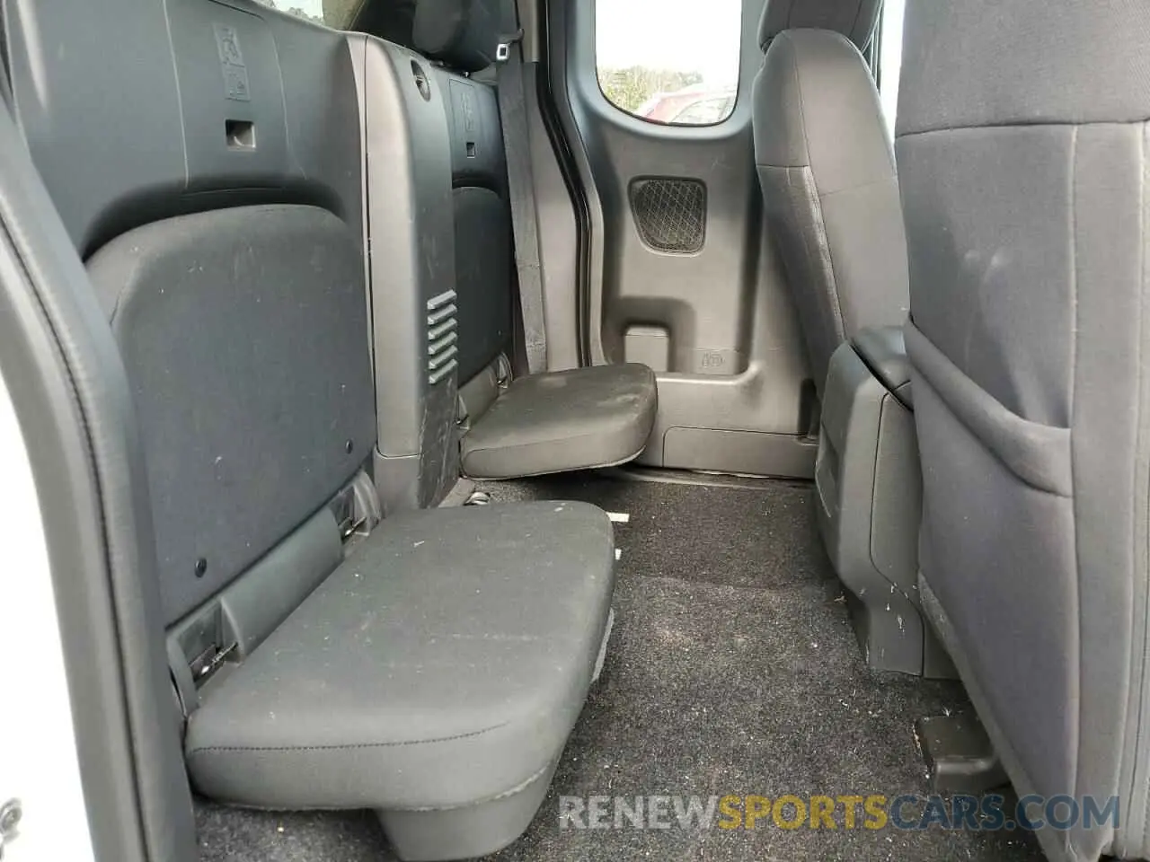 10 Photograph of a damaged car 1N6ED1CL2RN641864 NISSAN FRONTIER 2024