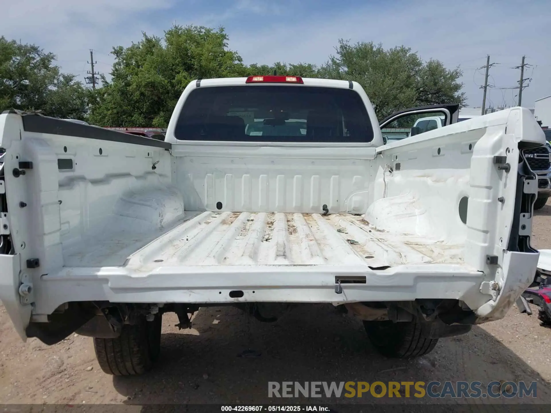 6 Photograph of a damaged car 1N6ED1CM0RN673110 NISSAN FRONTIER 2024