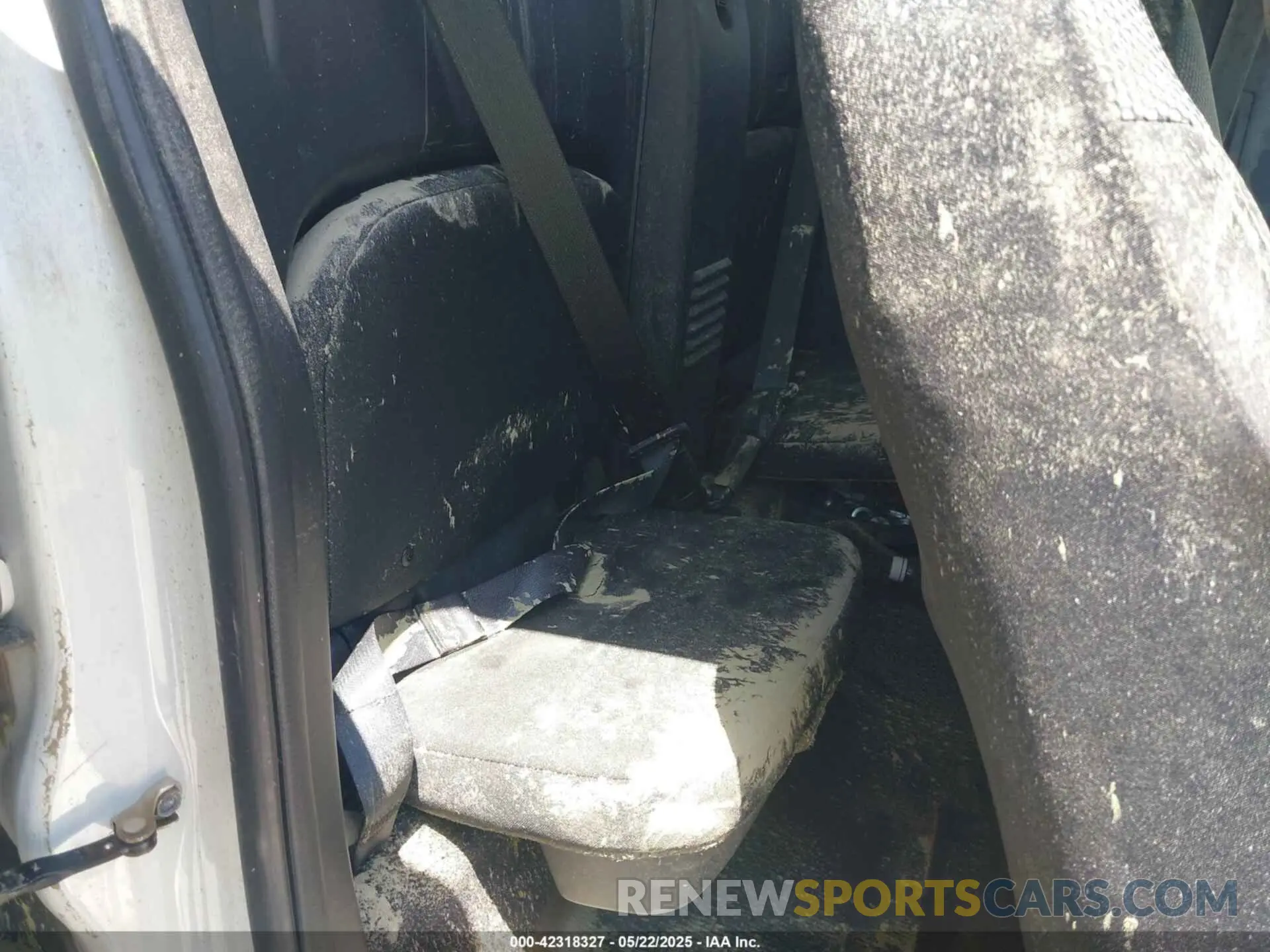 8 Photograph of a damaged car 1N6ED1CMXRN655844 NISSAN FRONTIER 2024