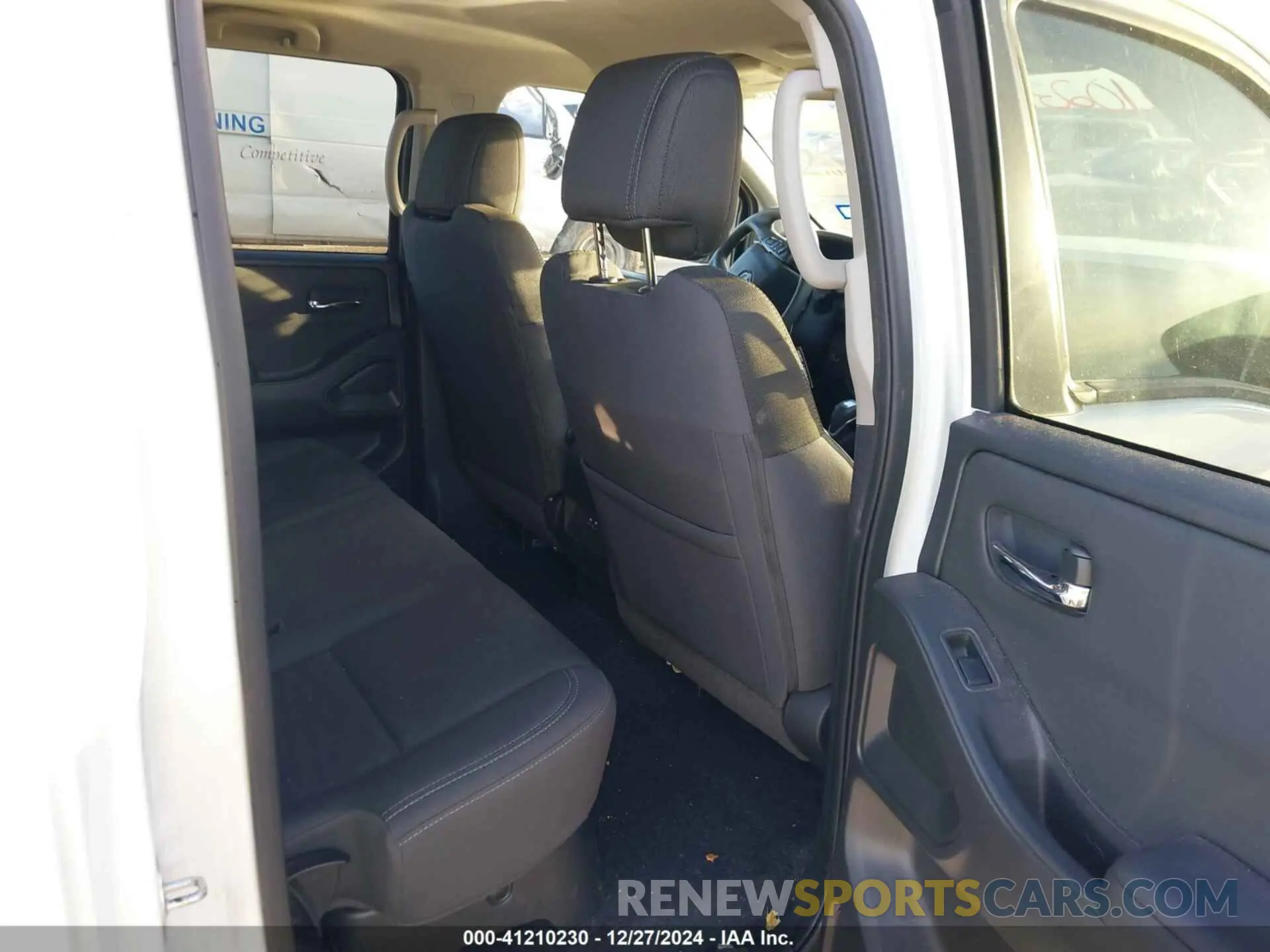 8 Photograph of a damaged car 1N6ED1EJ0RN618921 NISSAN FRONTIER 2024