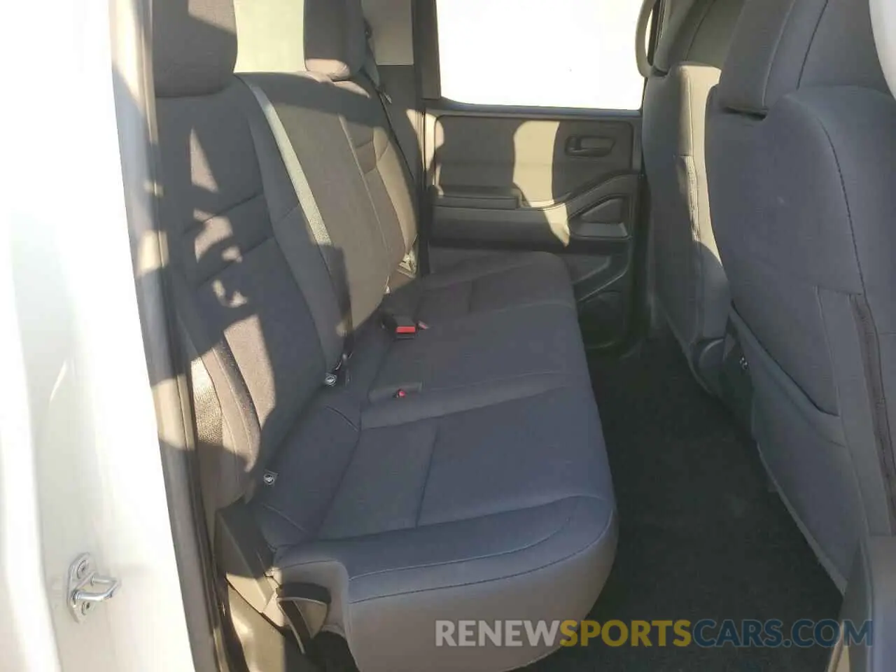 10 Photograph of a damaged car 1N6ED1EJ0RN655161 NISSAN FRONTIER 2024