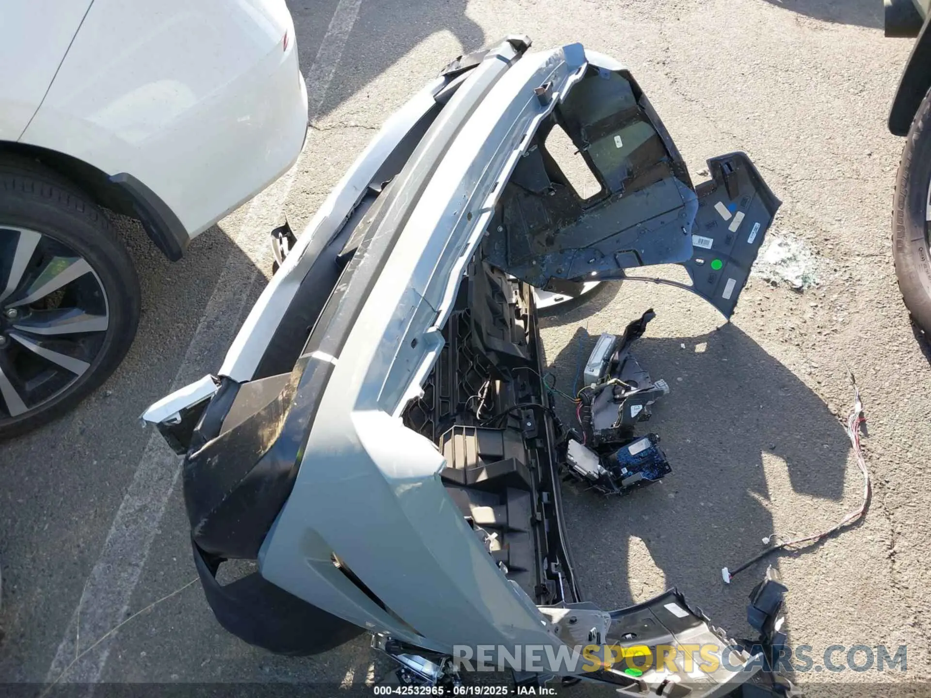 12 Photograph of a damaged car 1N6ED1EJ2RN665075 NISSAN FRONTIER 2024