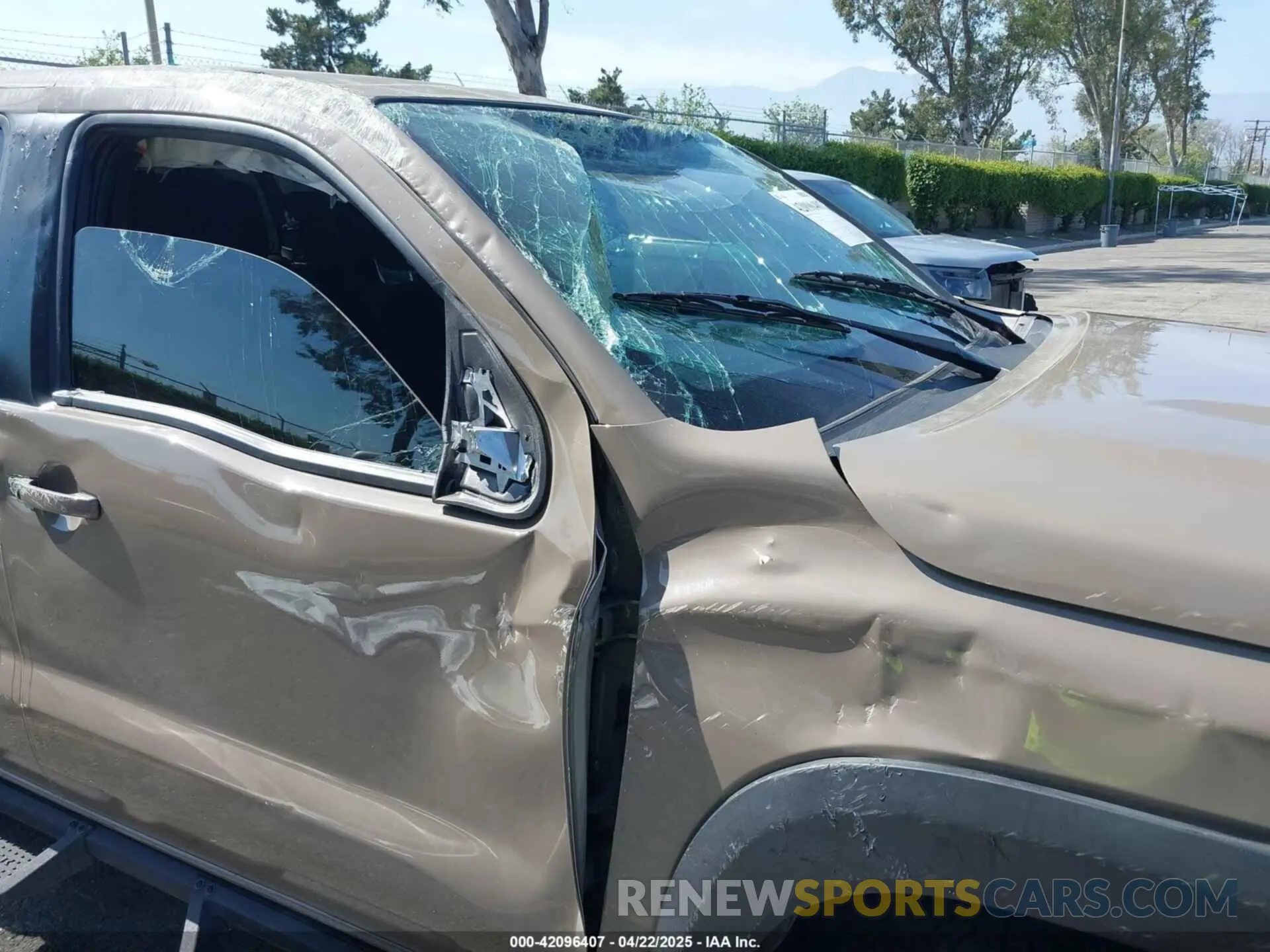 12 Photograph of a damaged car 1N6ED1EJ5RN608885 NISSAN FRONTIER 2024