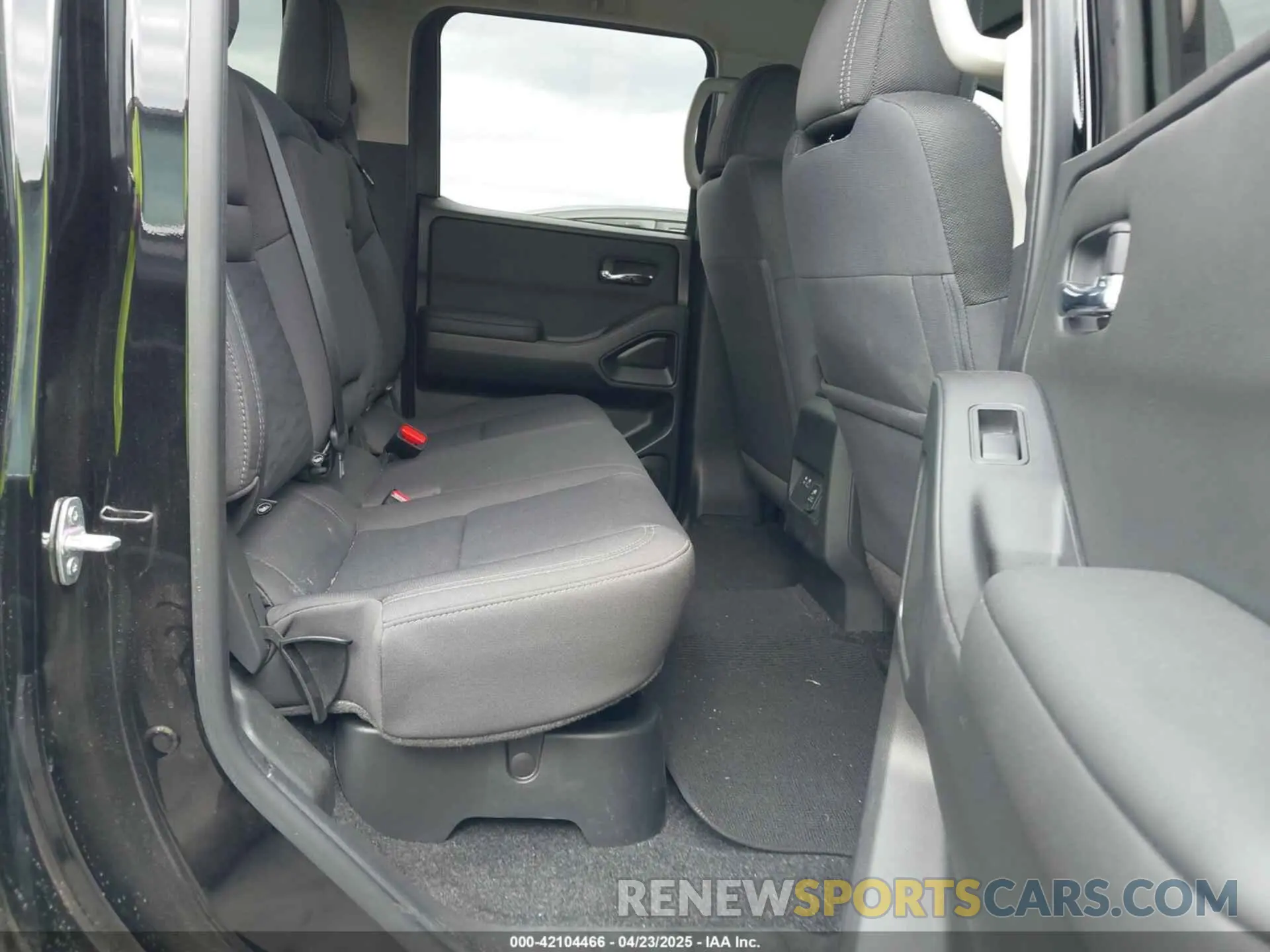 8 Photograph of a damaged car 1N6ED1EJ6RN625369 NISSAN FRONTIER 2024