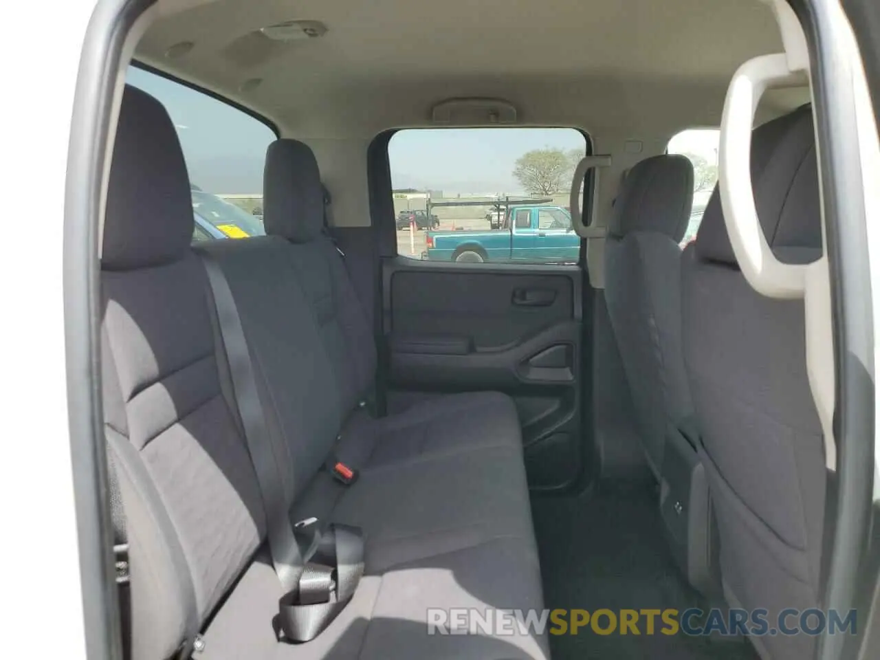 10 Photograph of a damaged car 1N6ED1EJ7RN646957 NISSAN FRONTIER 2024