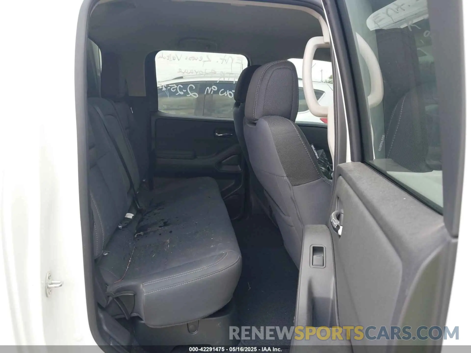 8 Photograph of a damaged car 1N6ED1EK1RN626812 NISSAN FRONTIER 2024