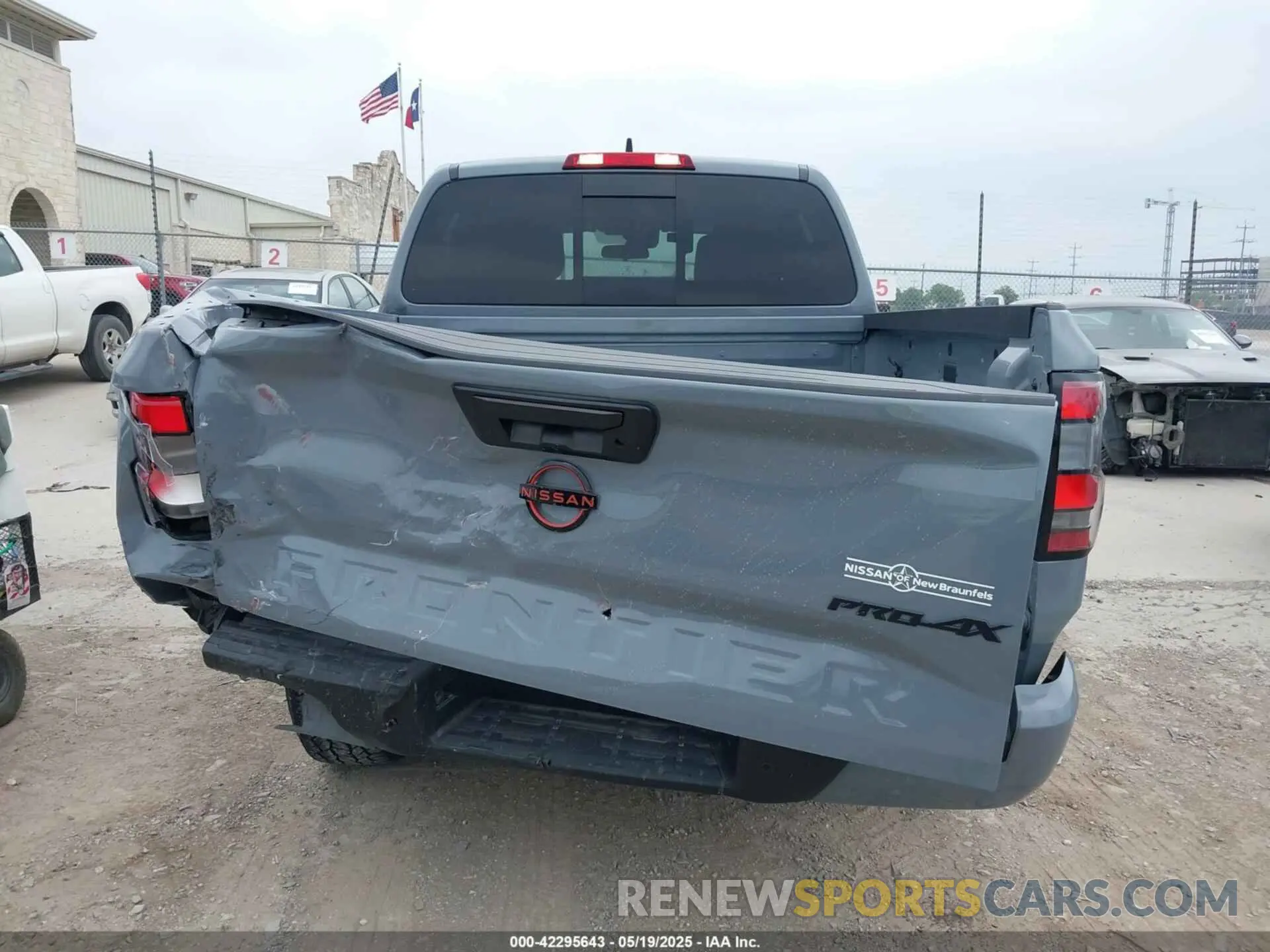 16 Photograph of a damaged car 1N6ED1EK2RN630822 NISSAN FRONTIER 2024