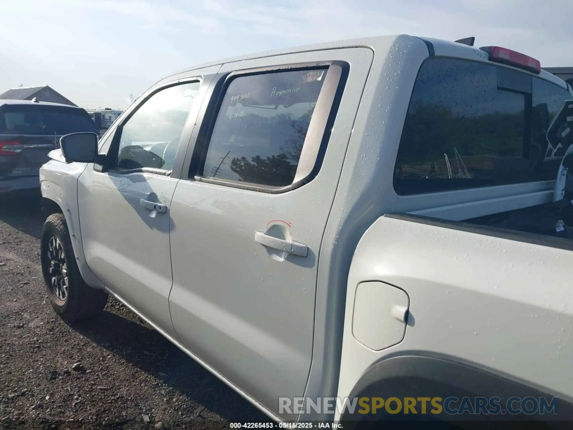 15 Photograph of a damaged car 1N6ED1EK2RN656501 NISSAN FRONTIER 2024