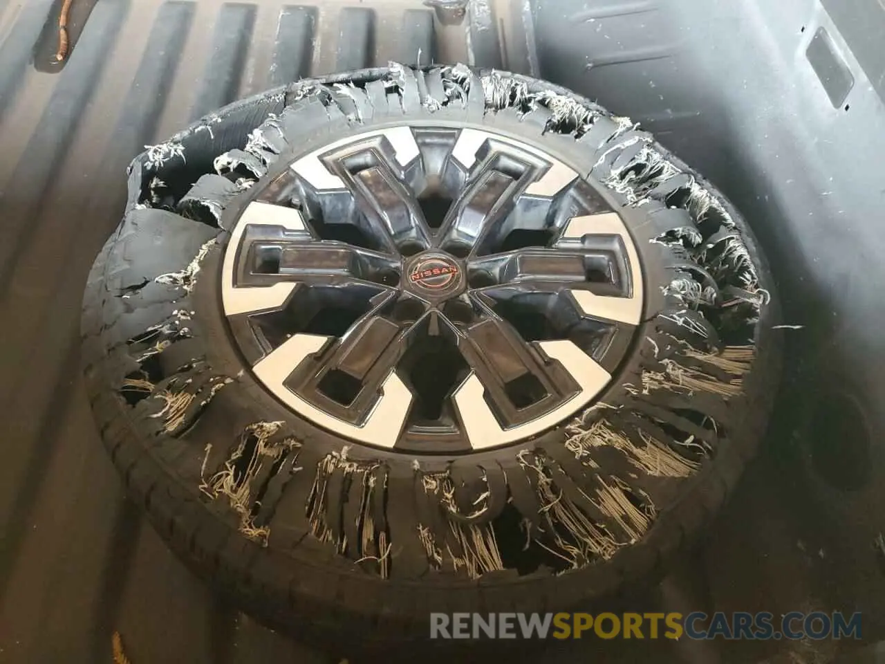 12 Photograph of a damaged car 1N6ED1EK3RN602558 NISSAN FRONTIER 2024