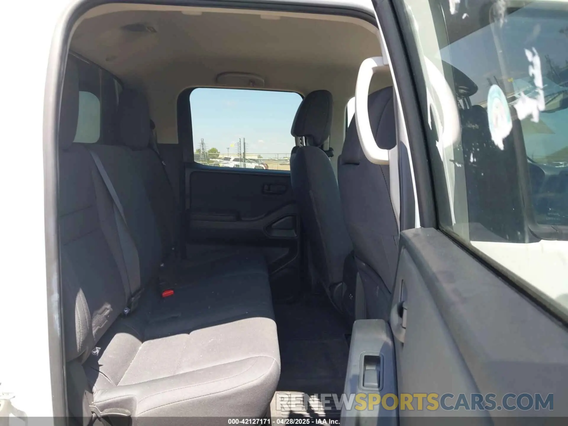 8 Photograph of a damaged car 1N6ED1EK3RN632465 NISSAN FRONTIER 2024