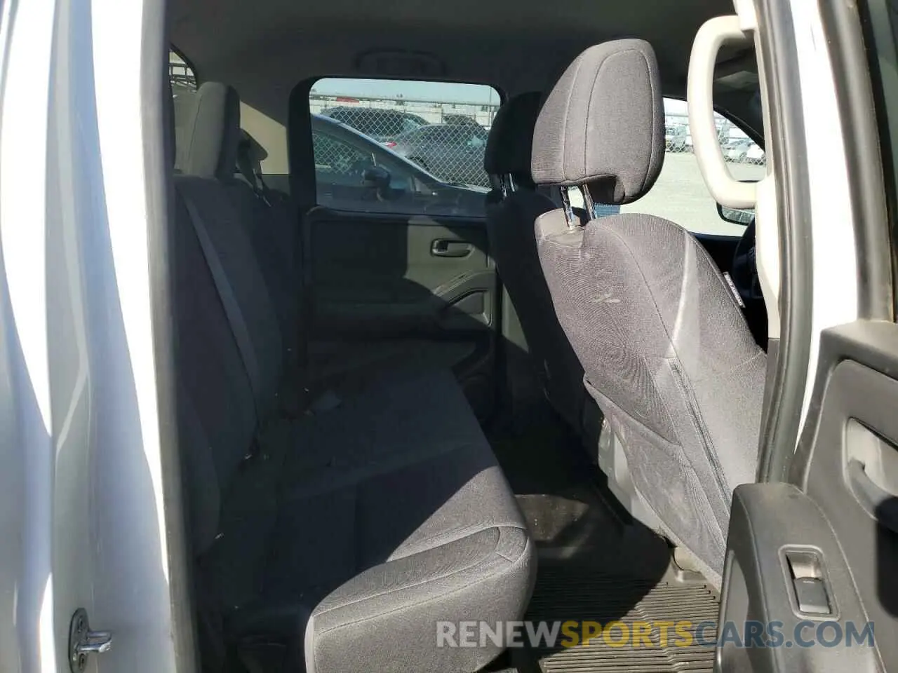 10 Photograph of a damaged car 1N6ED1EK4RN638100 NISSAN FRONTIER 2024