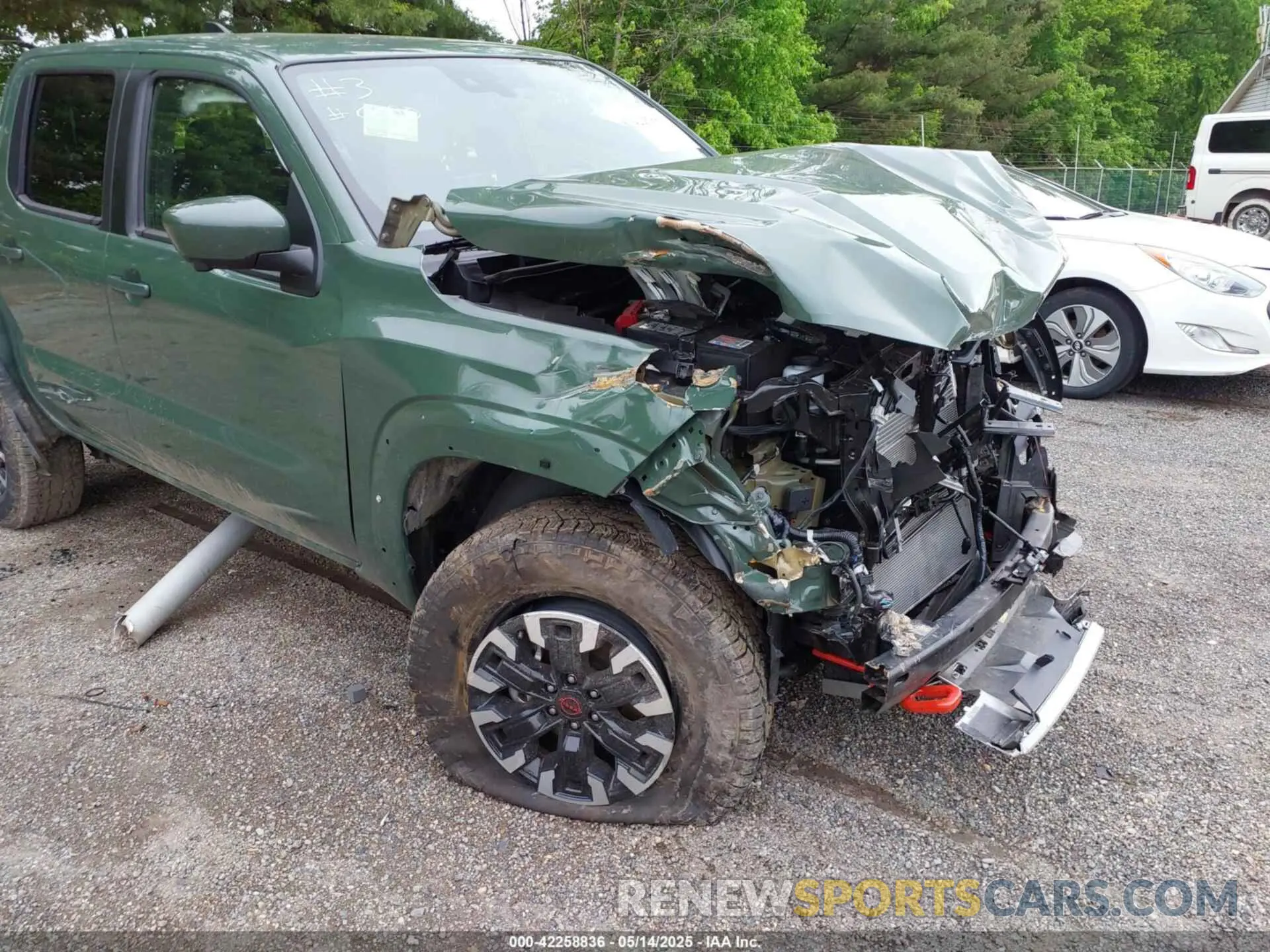 18 Photograph of a damaged car 1N6ED1EK5RN660090 NISSAN FRONTIER 2024