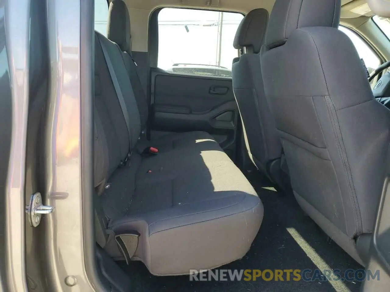 10 Photograph of a damaged car 1N6ED1EK6RN651365 NISSAN FRONTIER 2024
