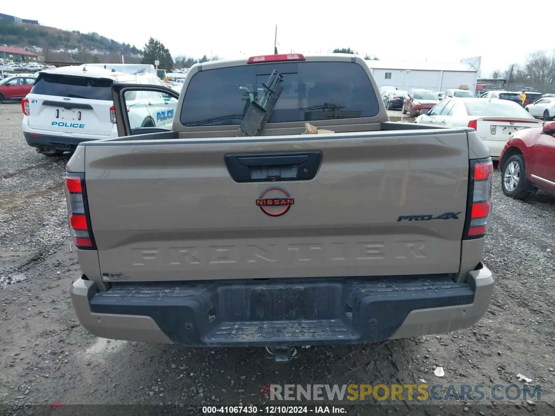 17 Photograph of a damaged car 1N6ED1EK9RN617100 NISSAN FRONTIER 2024