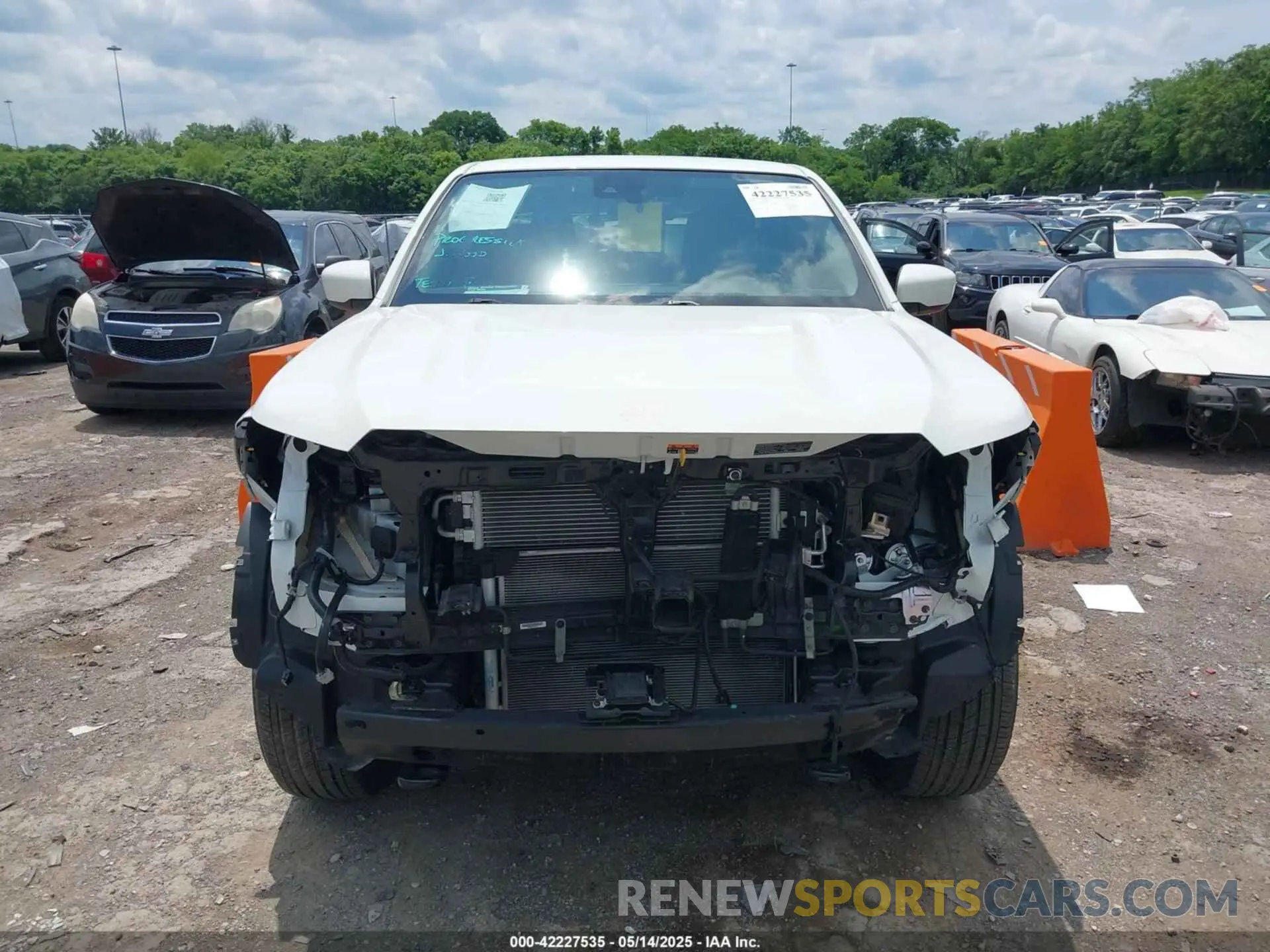 12 Photograph of a damaged car 1N6ED1EK9RN633202 NISSAN FRONTIER 2024