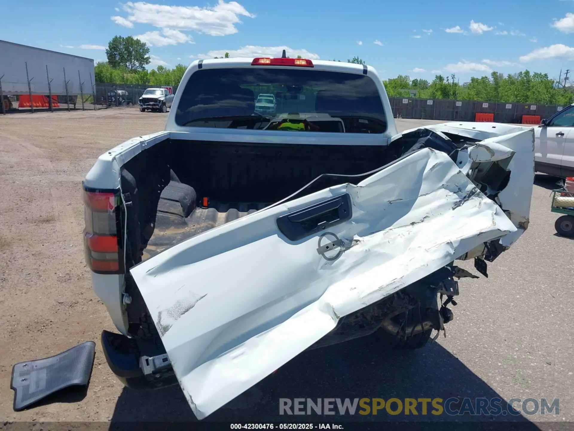 16 Photograph of a damaged car 1N6ED1EKXRN639686 NISSAN FRONTIER 2024