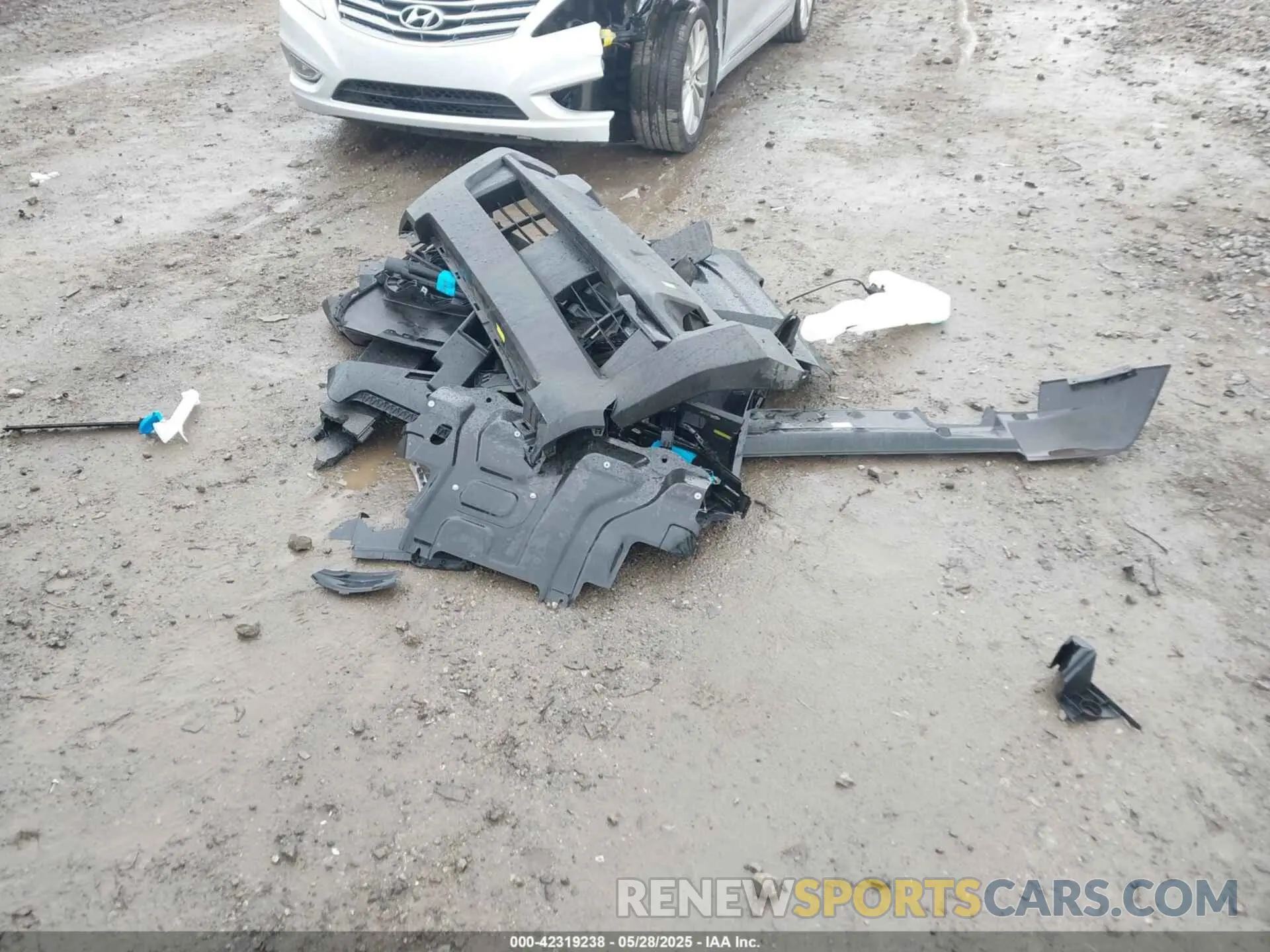 12 Photograph of a damaged car 1N6ED1CM6SN622362 NISSAN FRONTIER 2025