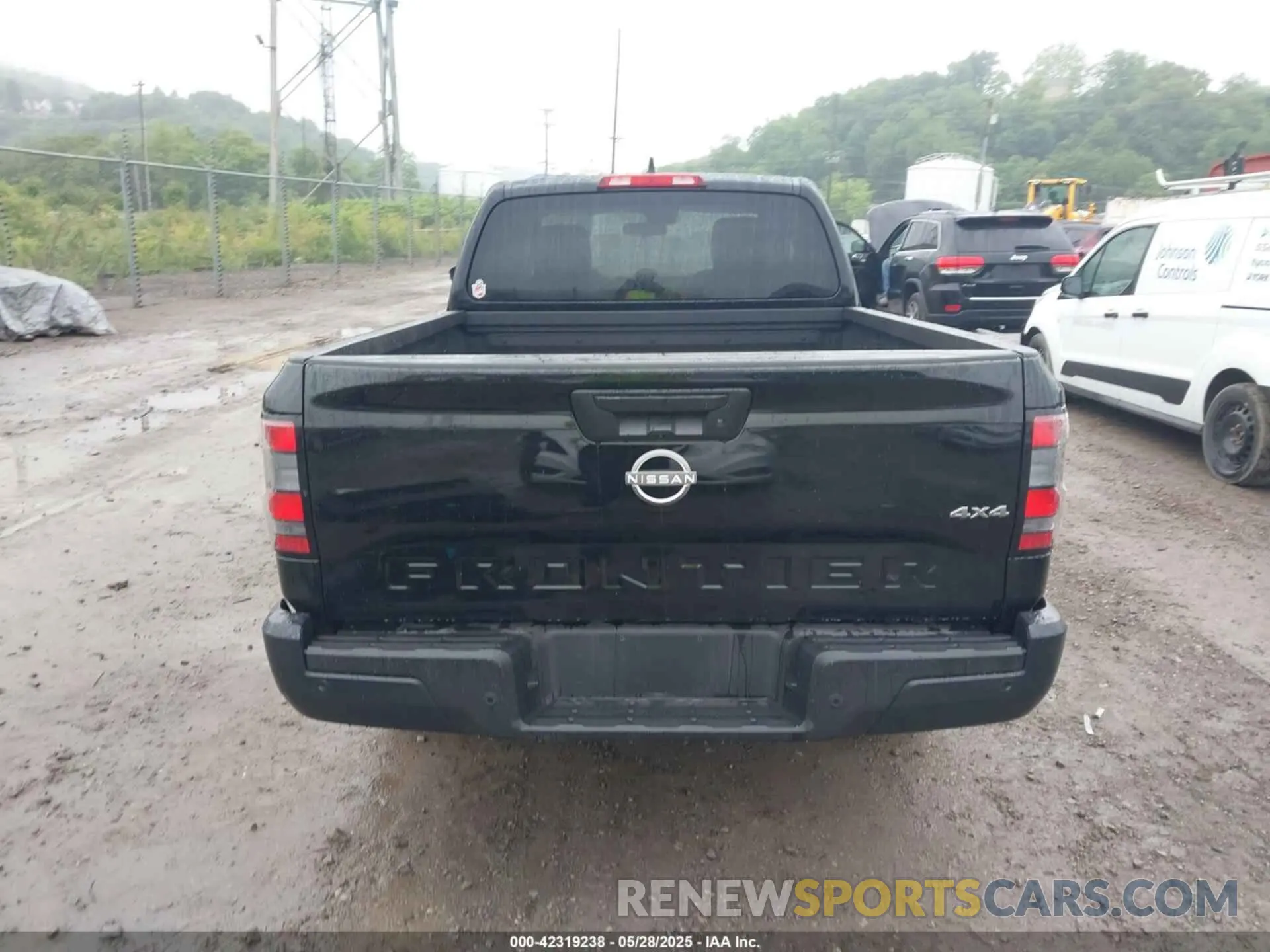 17 Photograph of a damaged car 1N6ED1CM6SN622362 NISSAN FRONTIER 2025