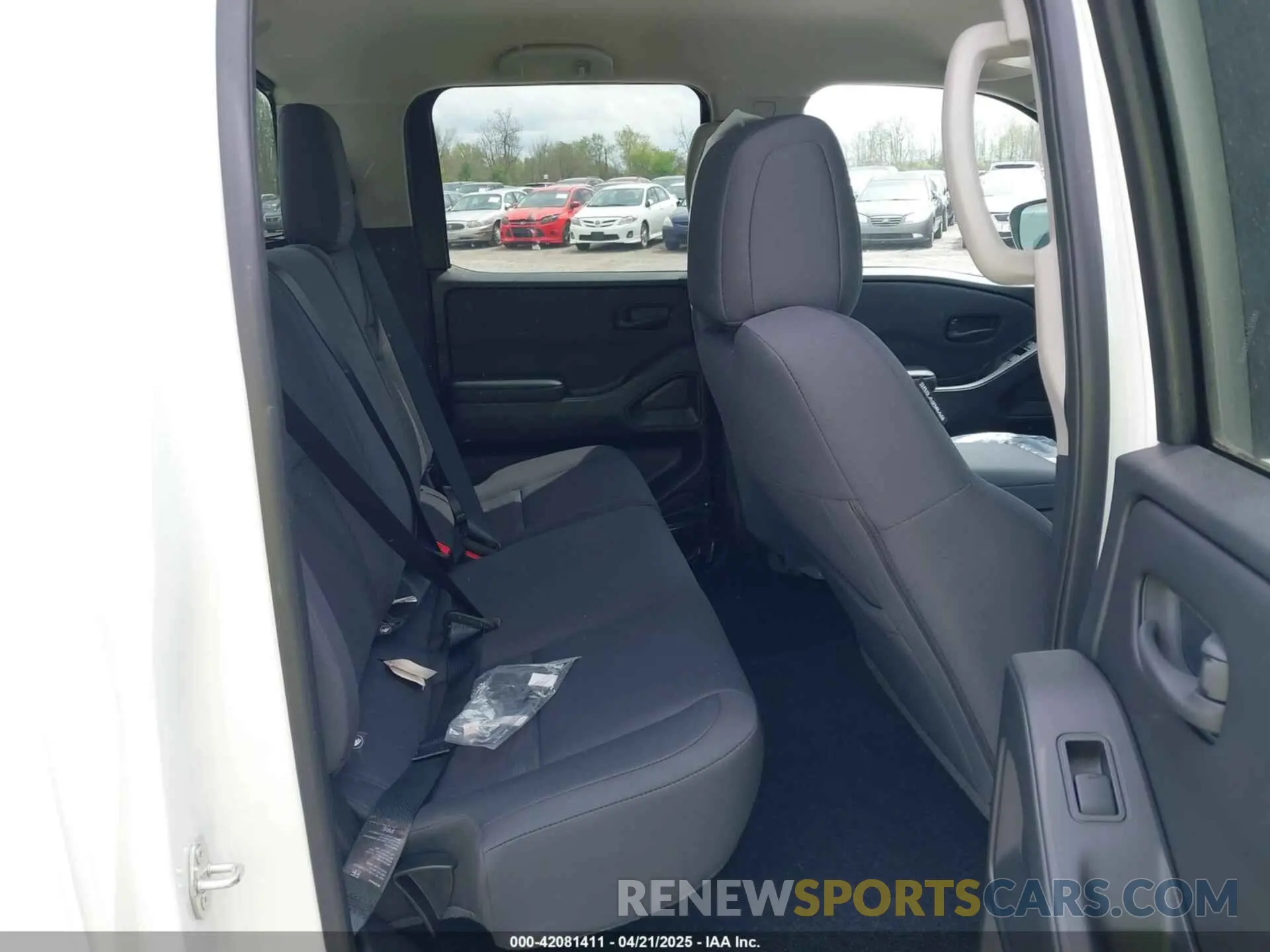 8 Photograph of a damaged car 1N6ED1EJ7SN629405 NISSAN FRONTIER 2025