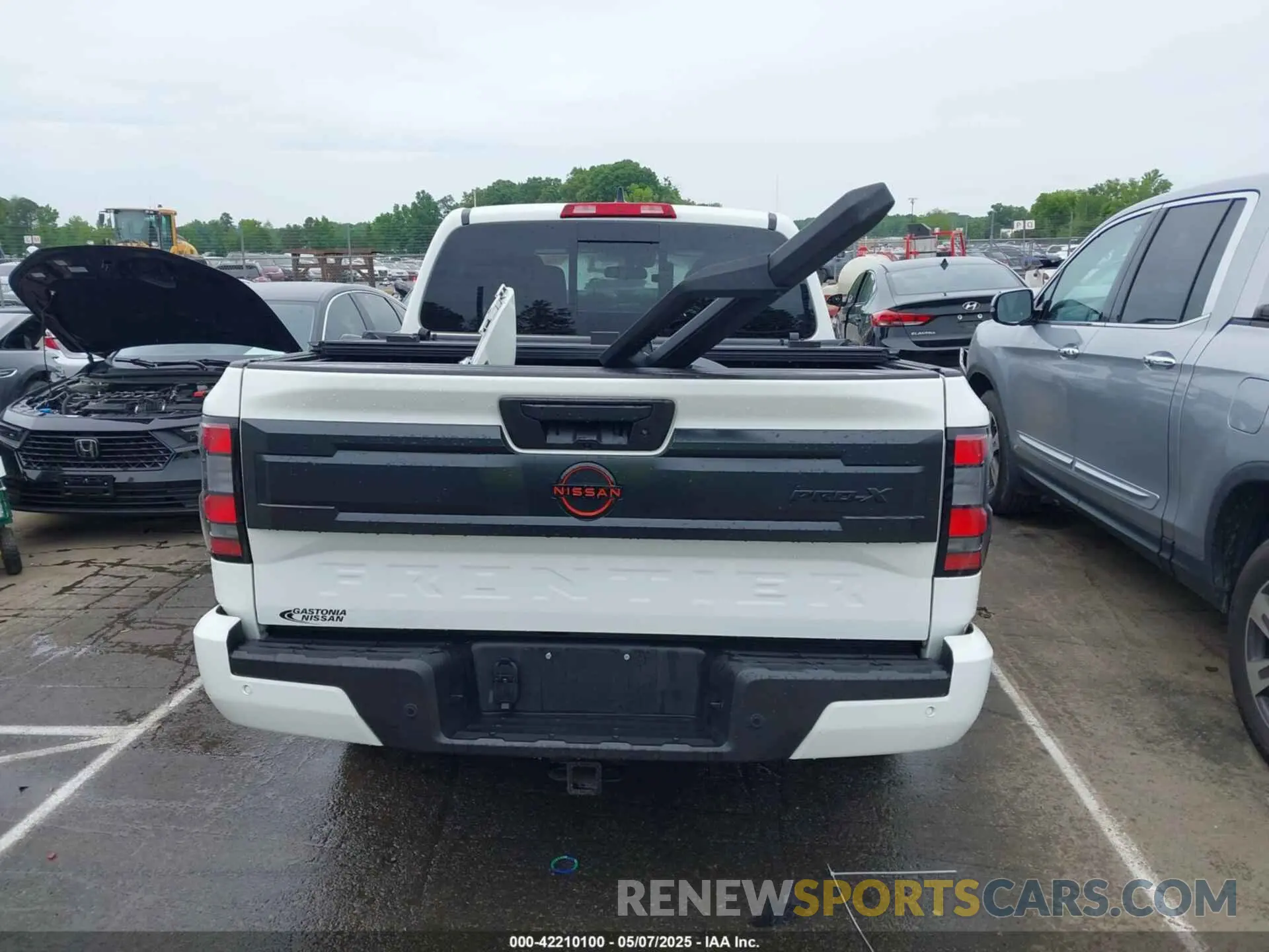 17 Photograph of a damaged car 1N6ED1EJ8SN610734 NISSAN FRONTIER 2025