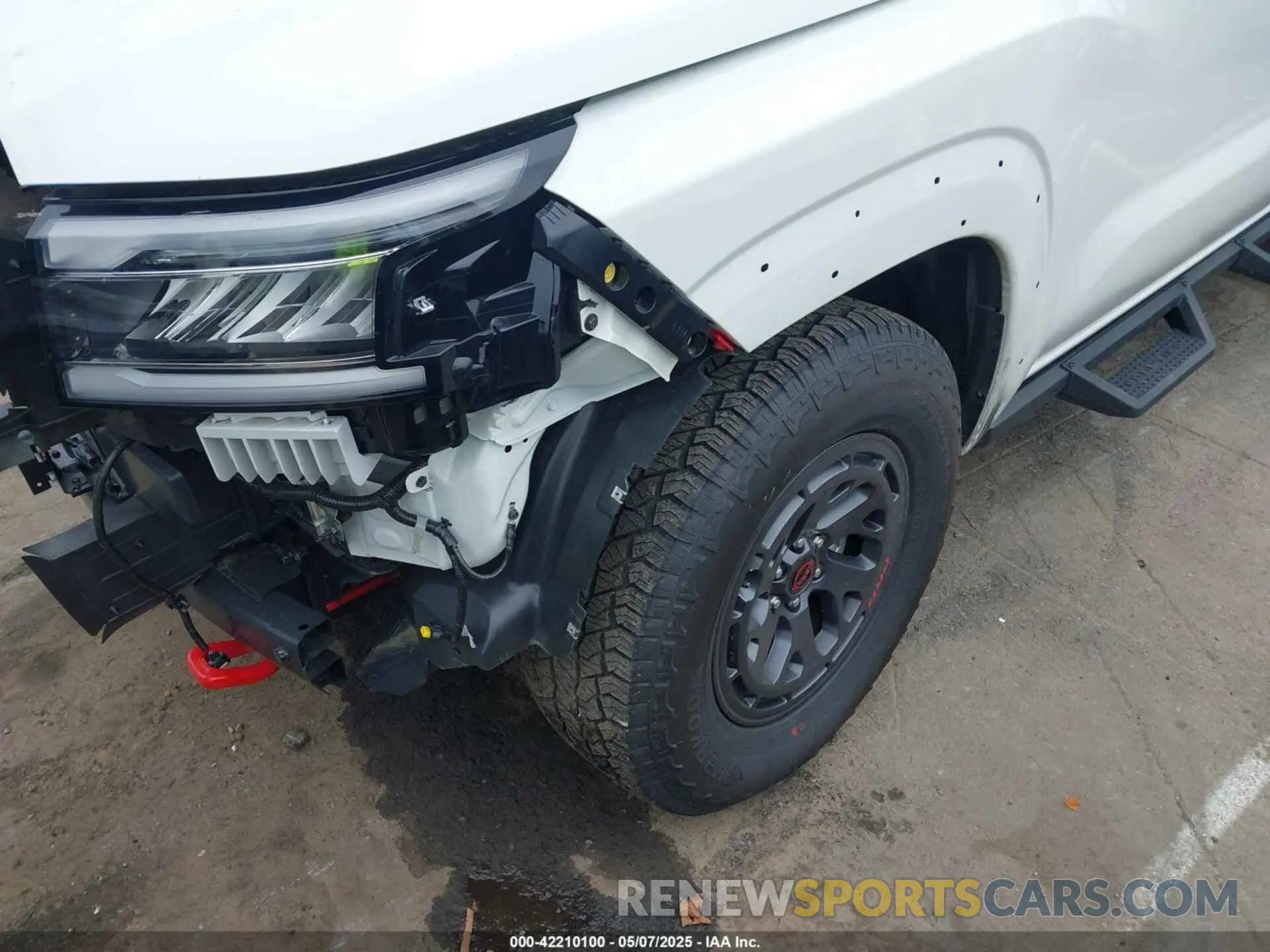 19 Photograph of a damaged car 1N6ED1EJ8SN610734 NISSAN FRONTIER 2025