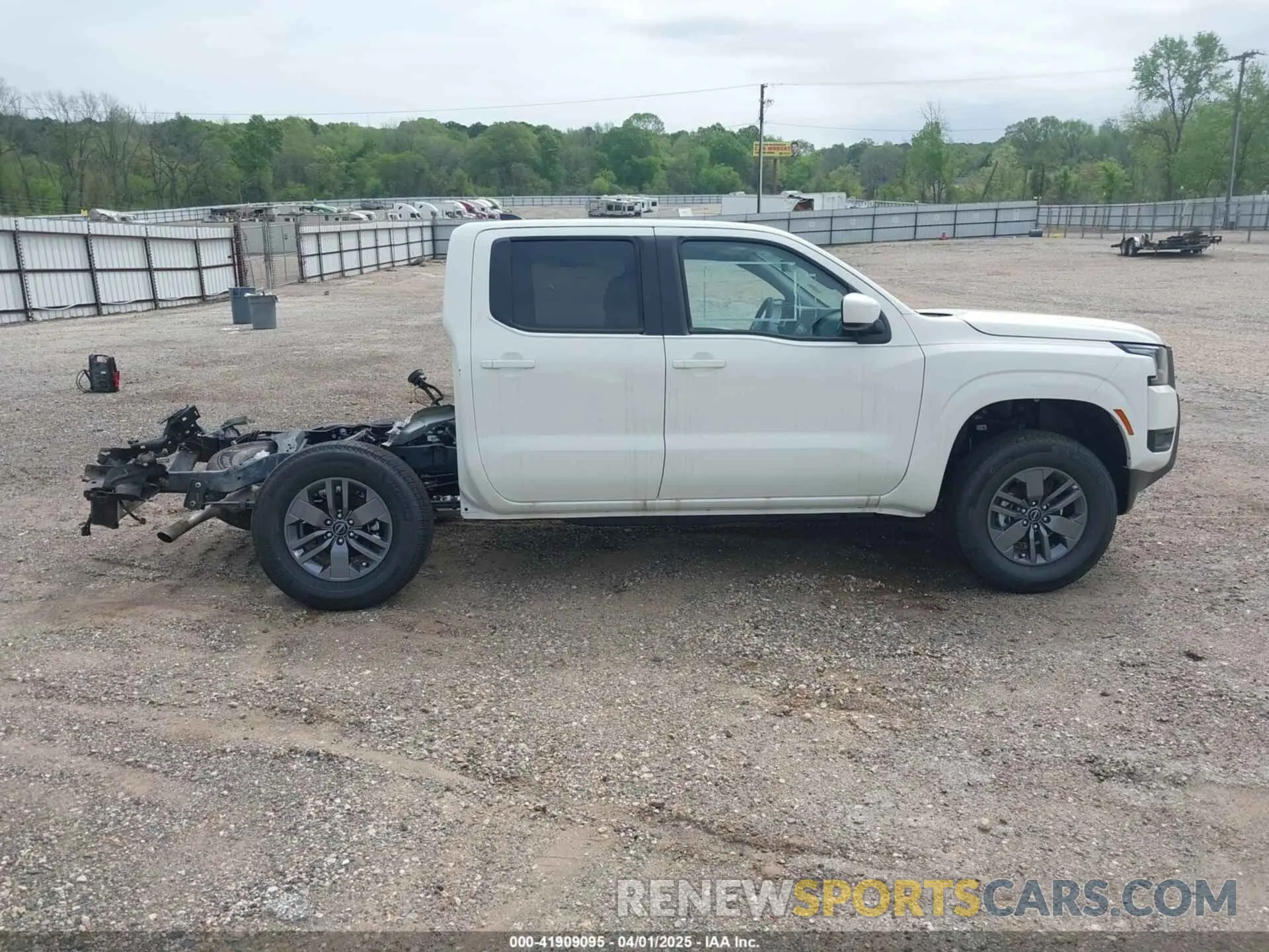 14 Photograph of a damaged car 1N6ED1EKXSN608668 NISSAN FRONTIER 2025