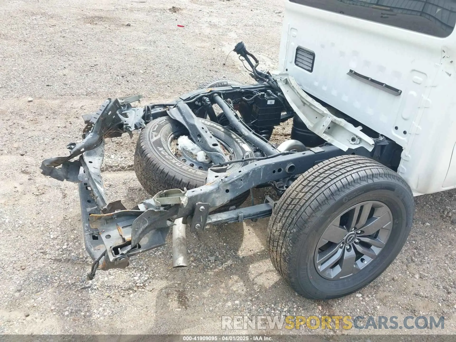 18 Photograph of a damaged car 1N6ED1EKXSN608668 NISSAN FRONTIER 2025