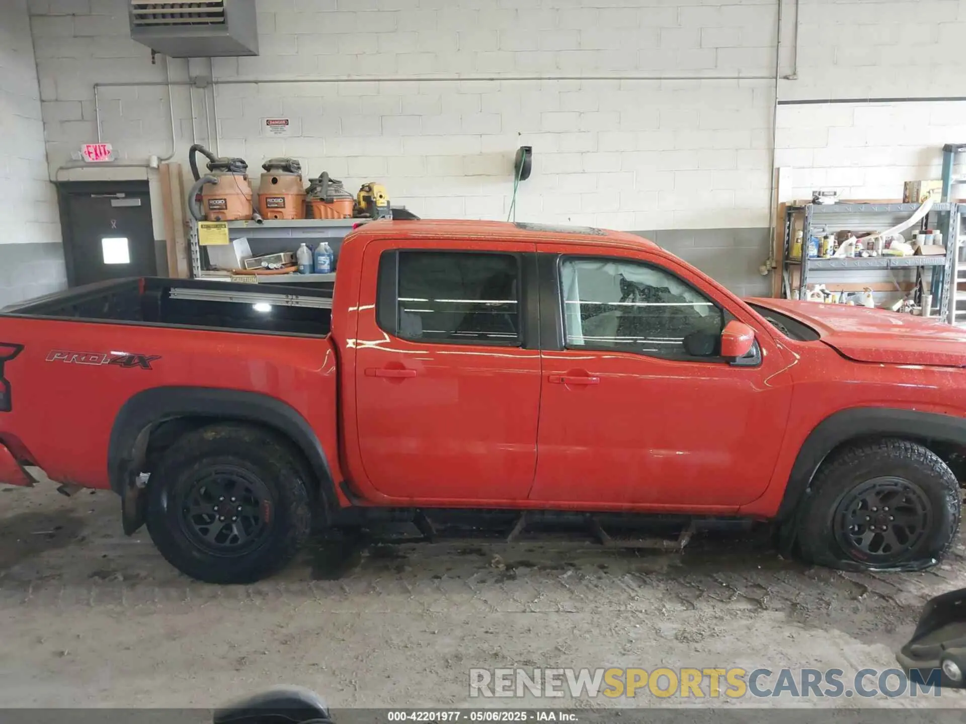 14 Photograph of a damaged car 1N6ED1EKXSN616947 NISSAN FRONTIER 2025