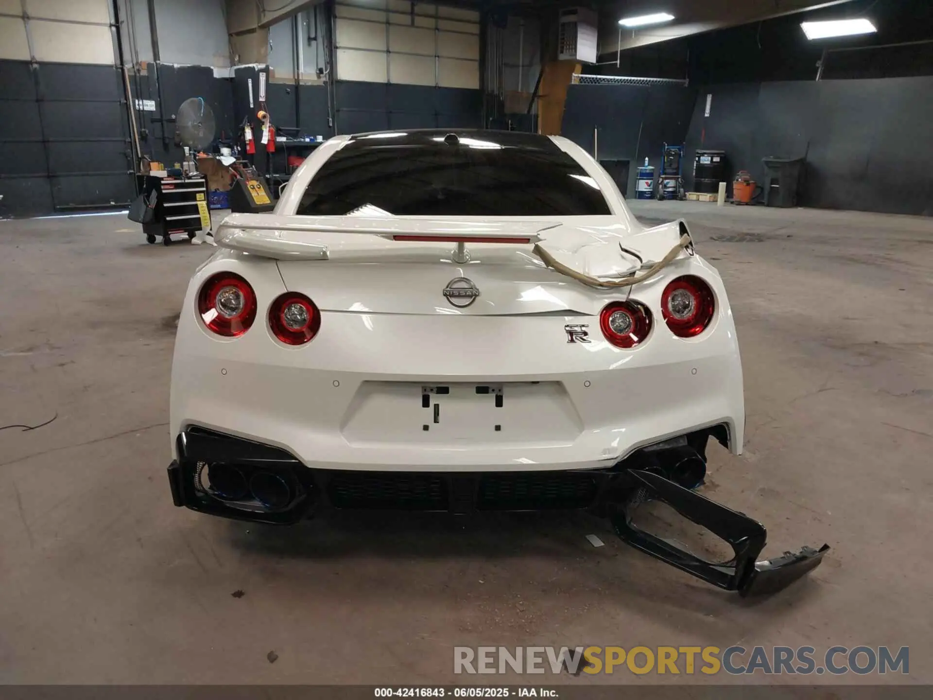 15 Photograph of a damaged car JN1AR5BFXRM220361 NISSAN GT-R 2024