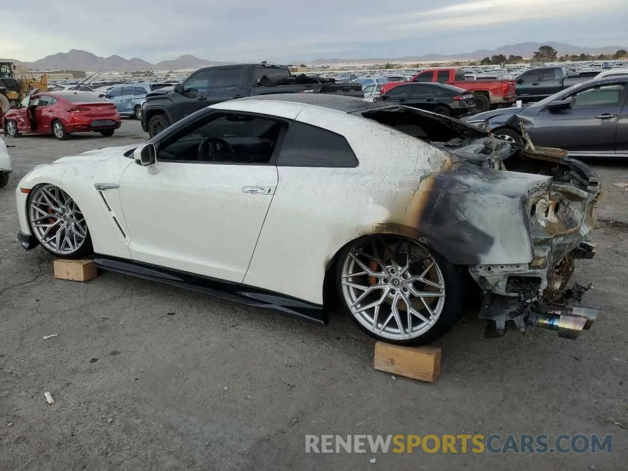 2 Photograph of a damaged car JN1AR5EF7LM100343 NISSAN GTR 2020