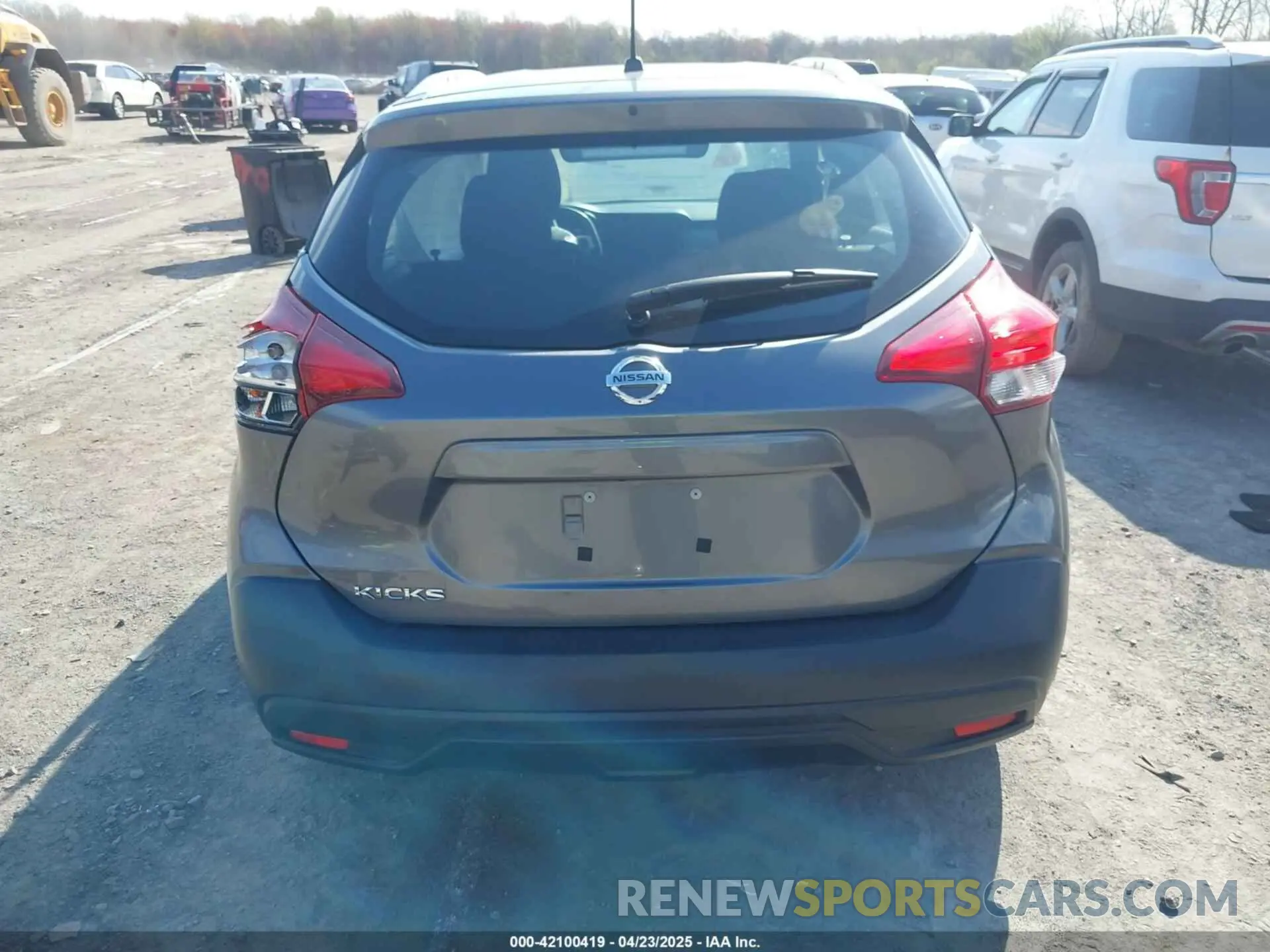 16 Photograph of a damaged car 3N1CP5CU0KL470140 NISSAN KICKS 2019
