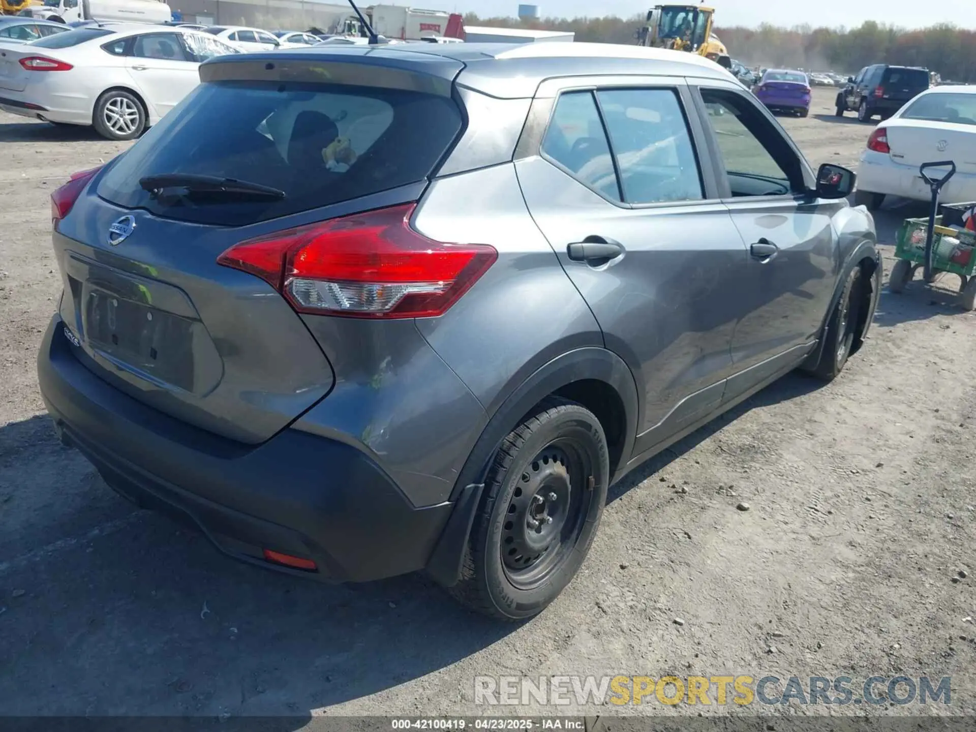 4 Photograph of a damaged car 3N1CP5CU0KL470140 NISSAN KICKS 2019