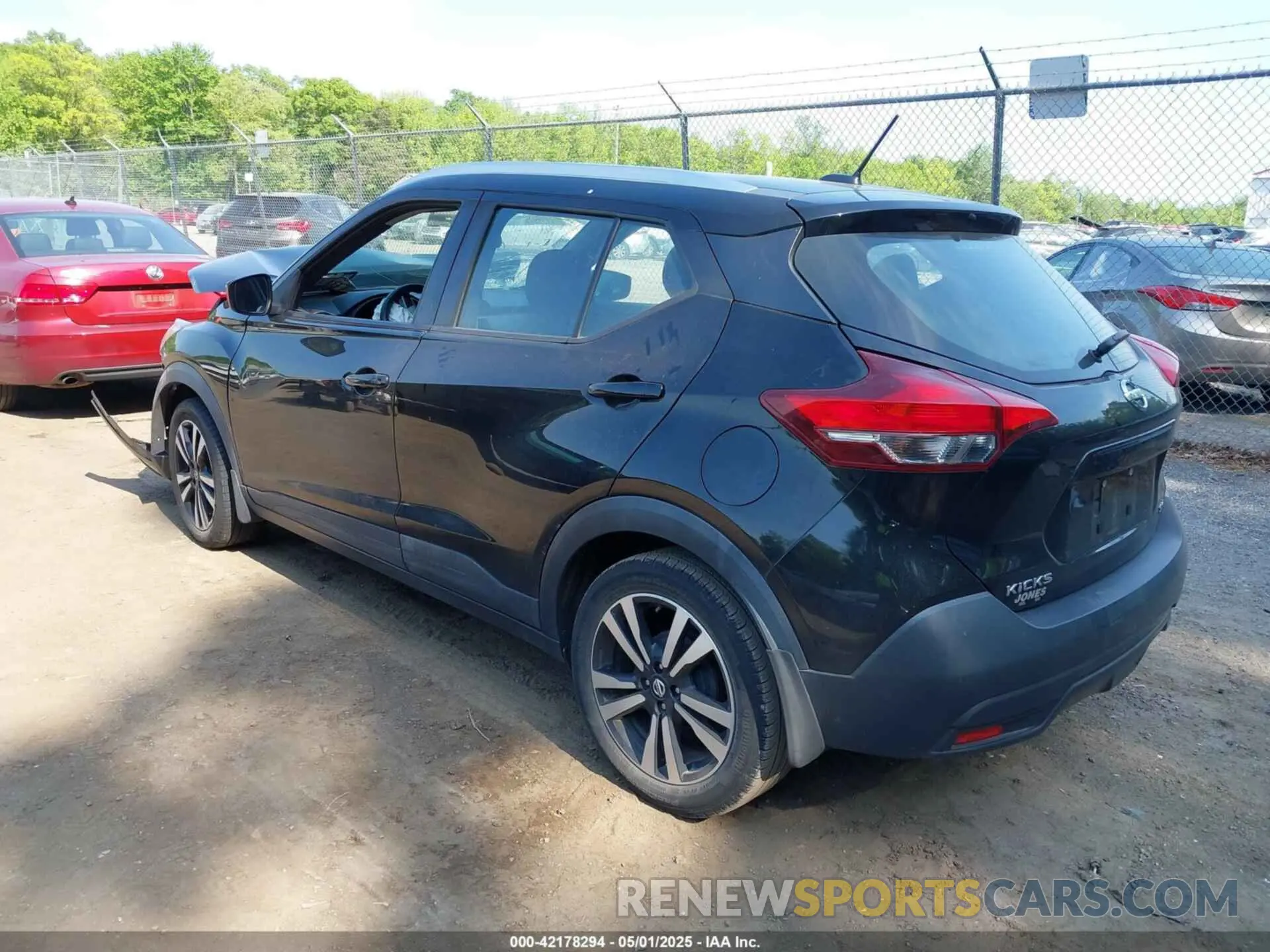 3 Photograph of a damaged car 3N1CP5CU0KL477623 NISSAN KICKS 2019