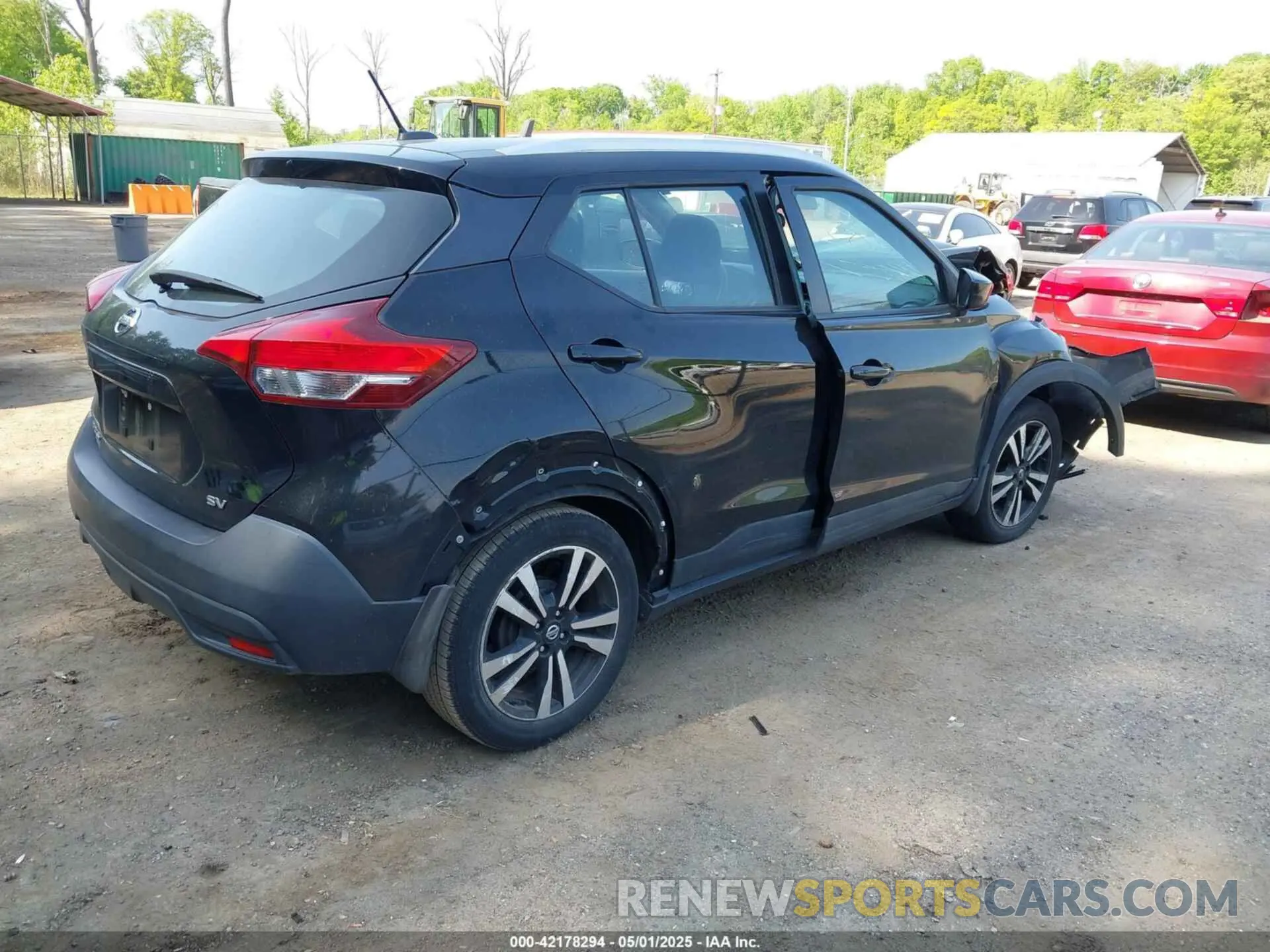 4 Photograph of a damaged car 3N1CP5CU0KL477623 NISSAN KICKS 2019