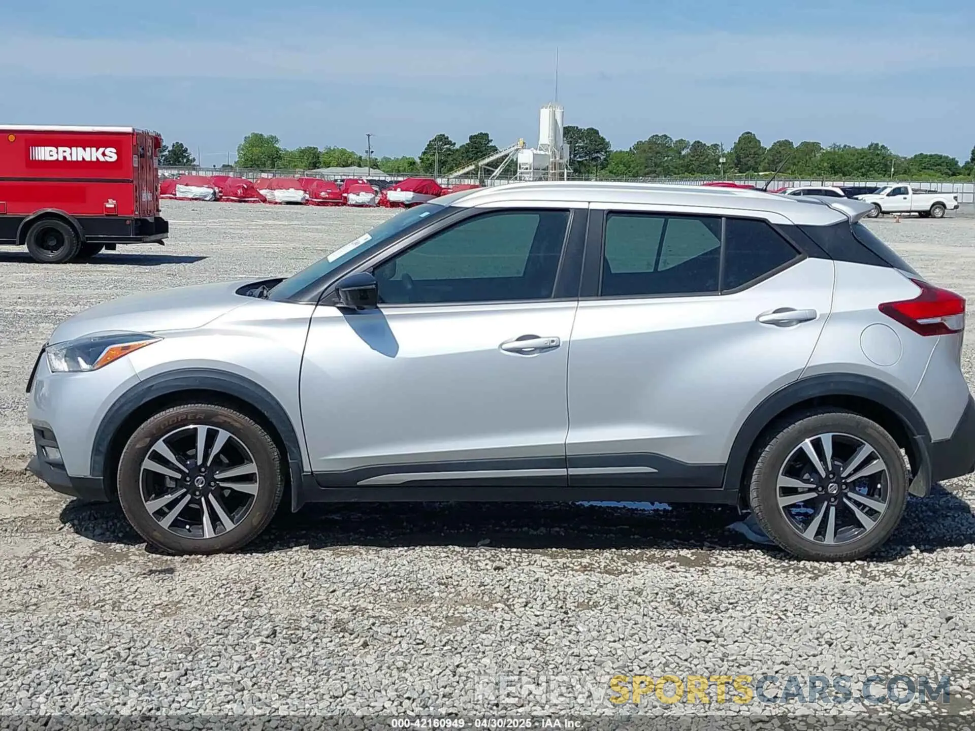 14 Photograph of a damaged car 3N1CP5CU0KL498990 NISSAN KICKS 2019