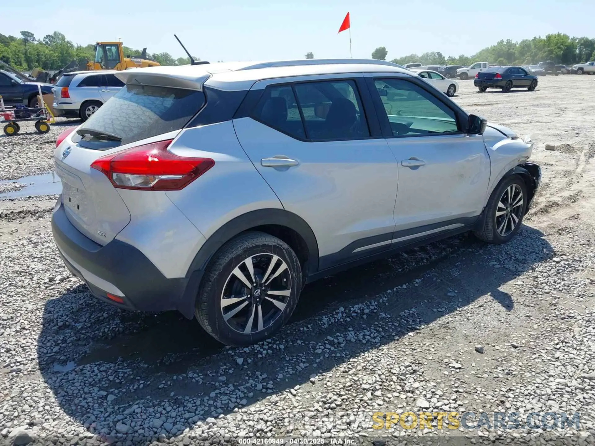 4 Photograph of a damaged car 3N1CP5CU0KL498990 NISSAN KICKS 2019