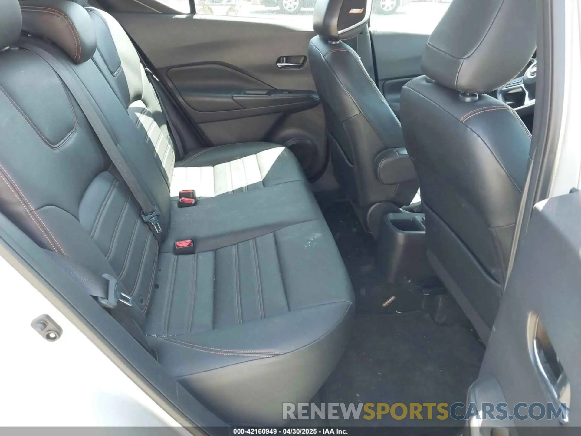 8 Photograph of a damaged car 3N1CP5CU0KL498990 NISSAN KICKS 2019