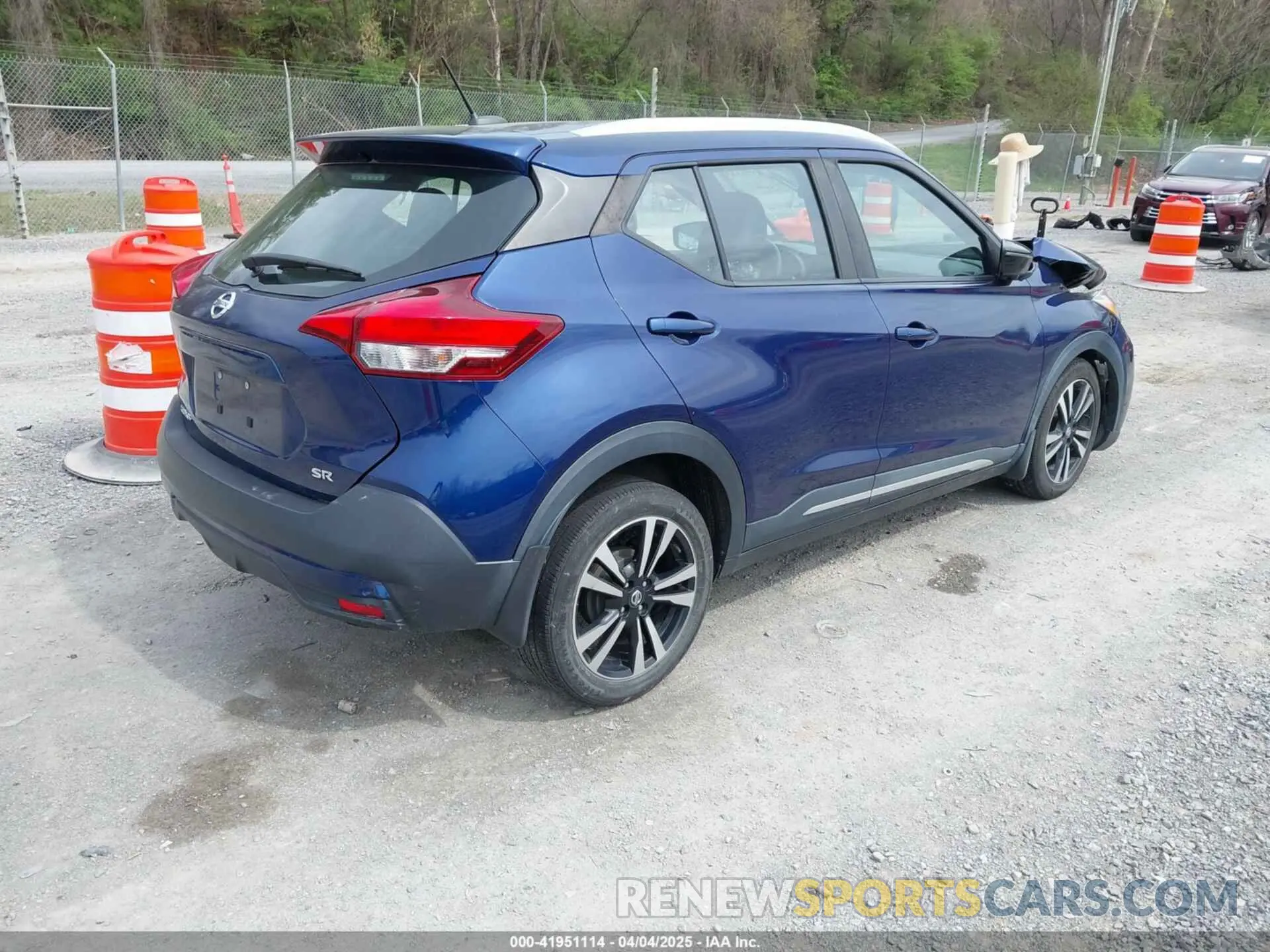 4 Photograph of a damaged car 3N1CP5CU0KL499802 NISSAN KICKS 2019