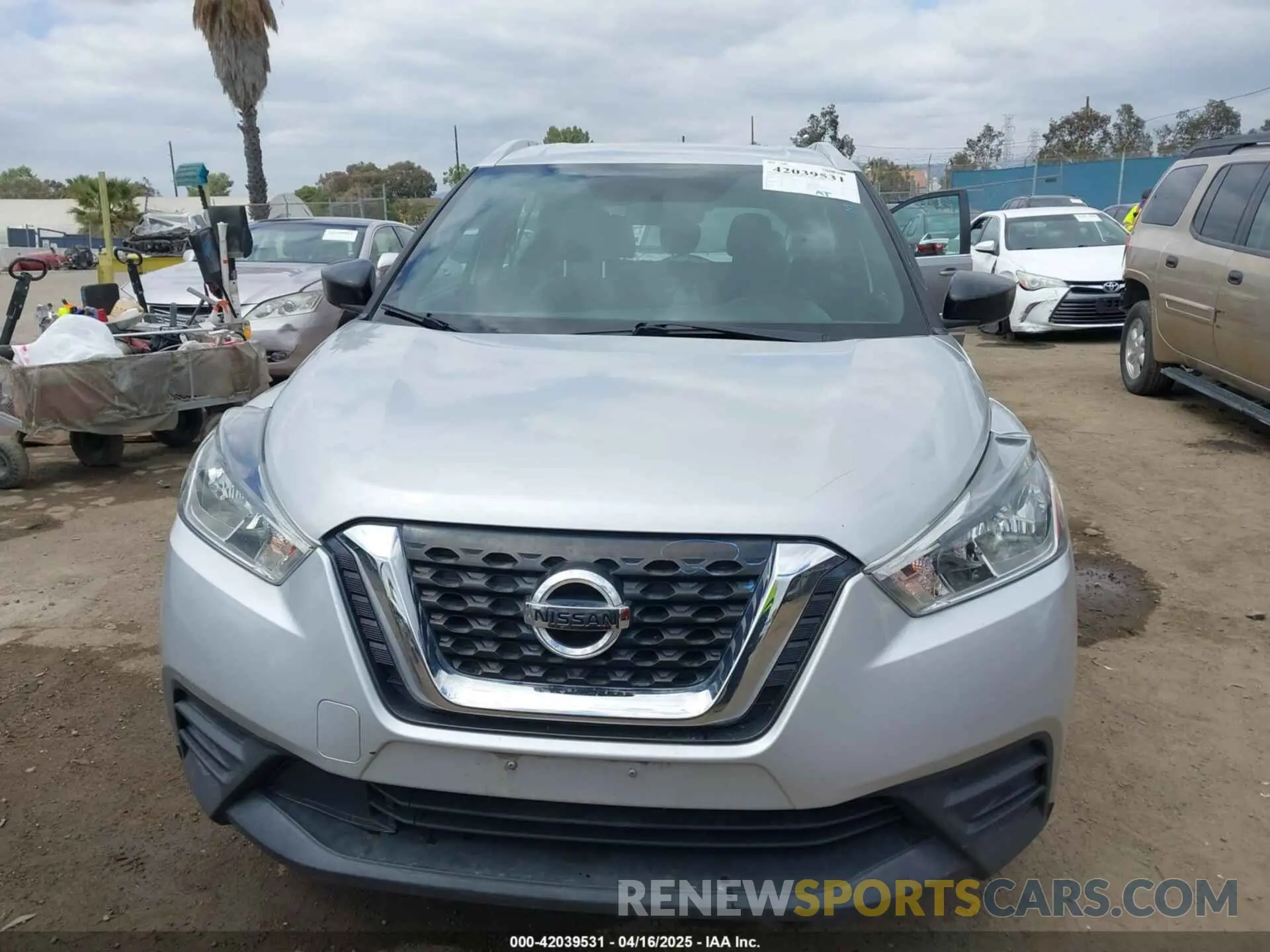12 Photograph of a damaged car 3N1CP5CU0KL517571 NISSAN KICKS 2019