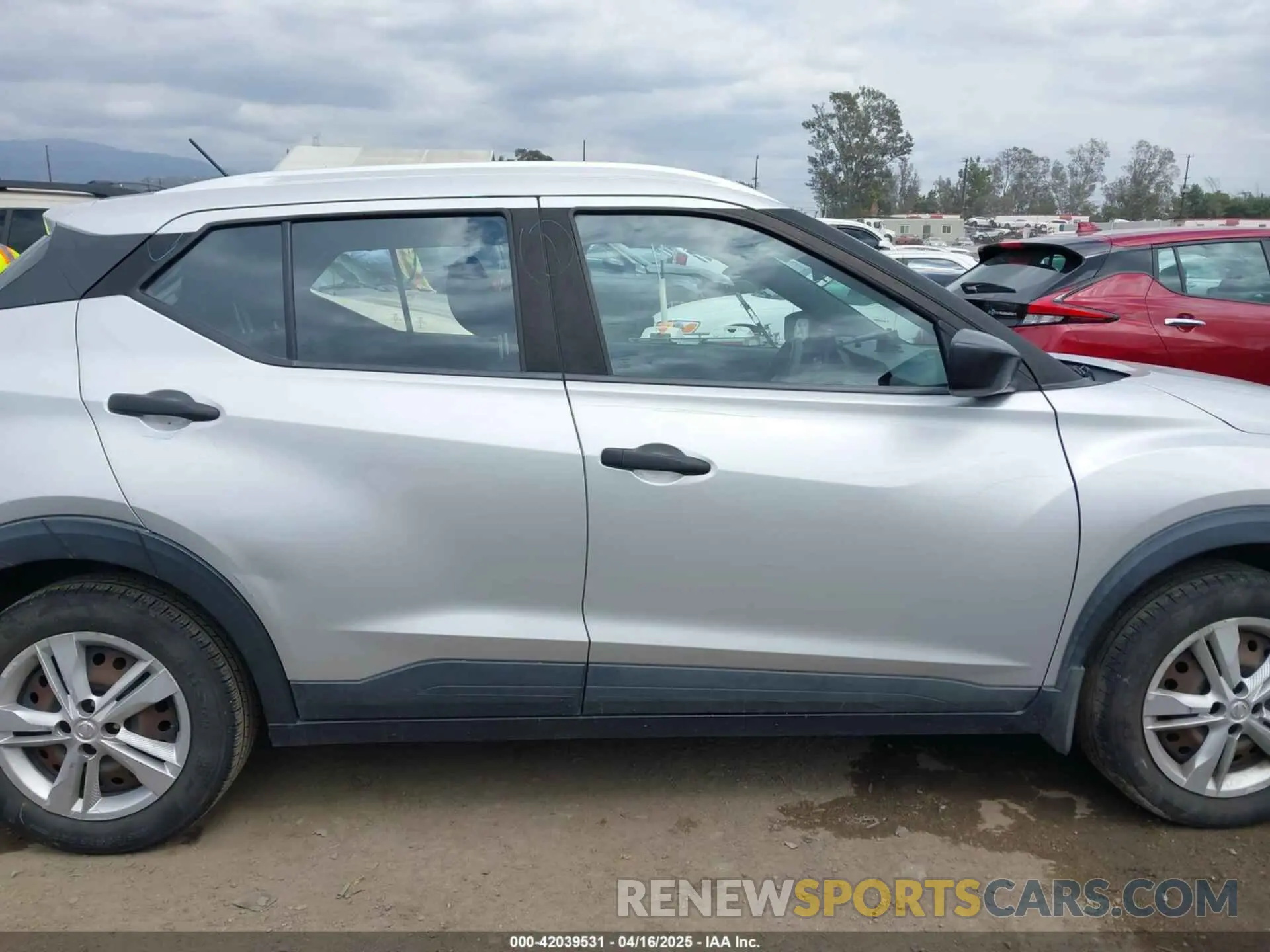 13 Photograph of a damaged car 3N1CP5CU0KL517571 NISSAN KICKS 2019