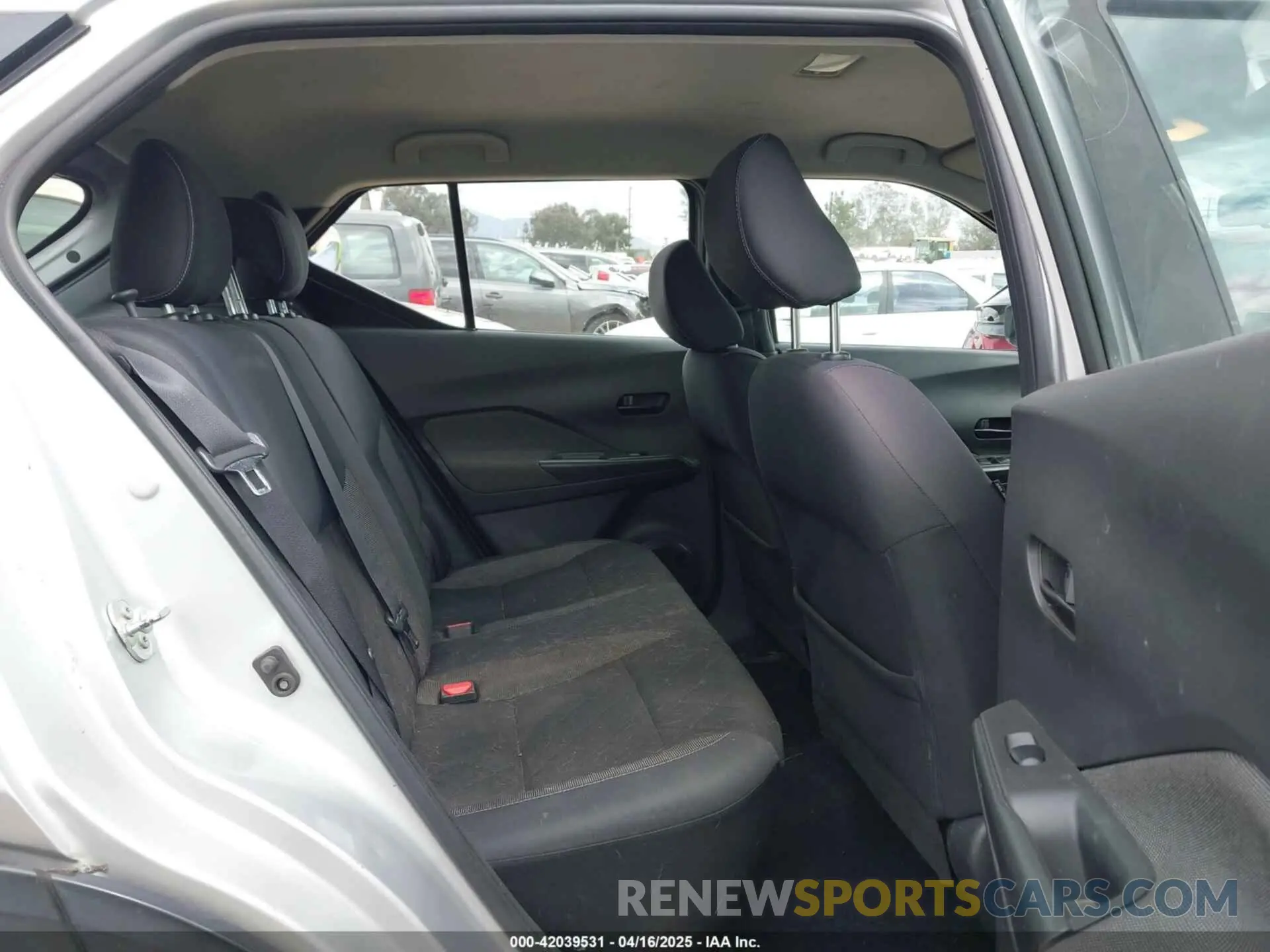 8 Photograph of a damaged car 3N1CP5CU0KL517571 NISSAN KICKS 2019
