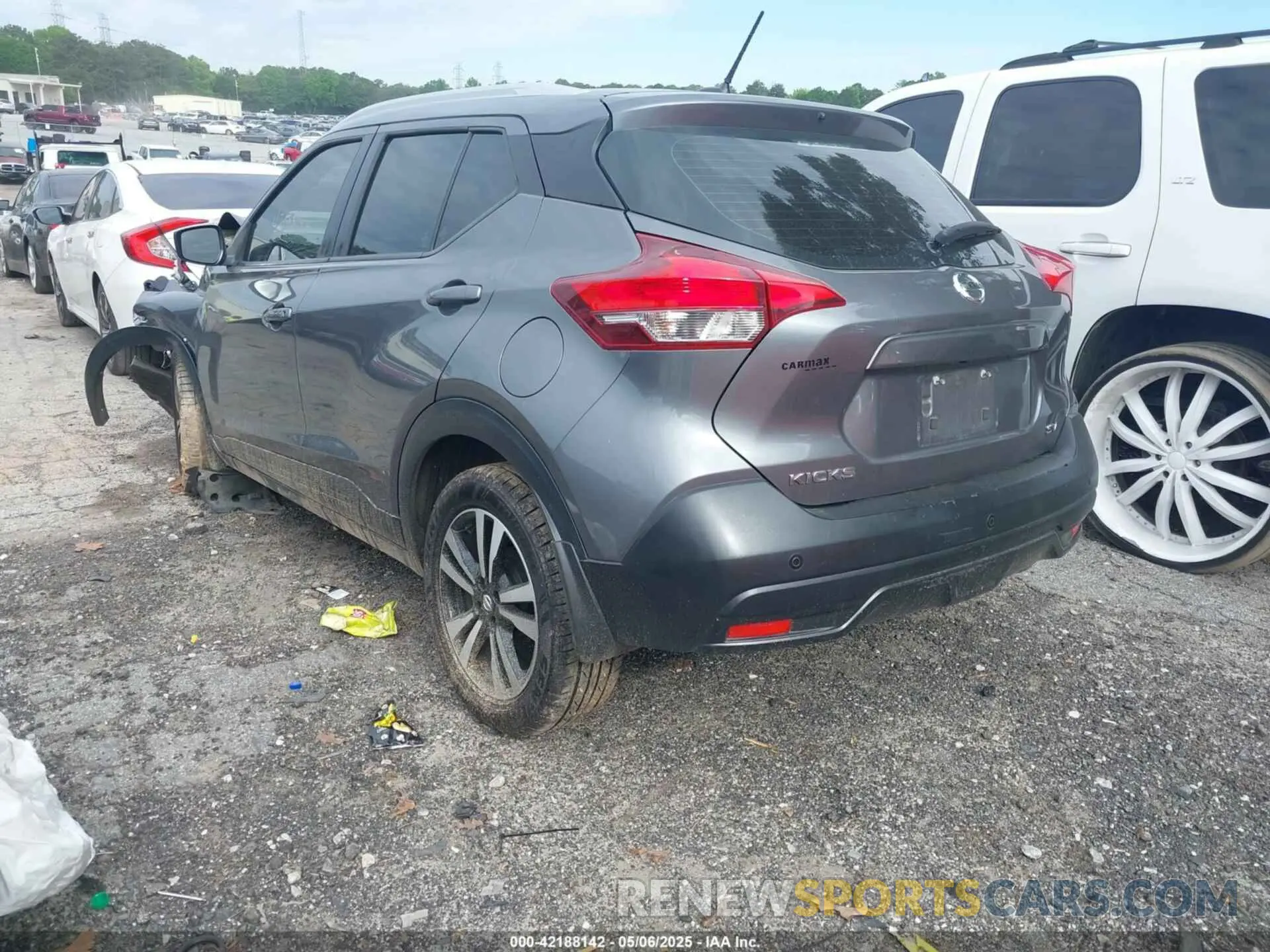 3 Photograph of a damaged car 3N1CP5CU0KL536928 NISSAN KICKS 2019