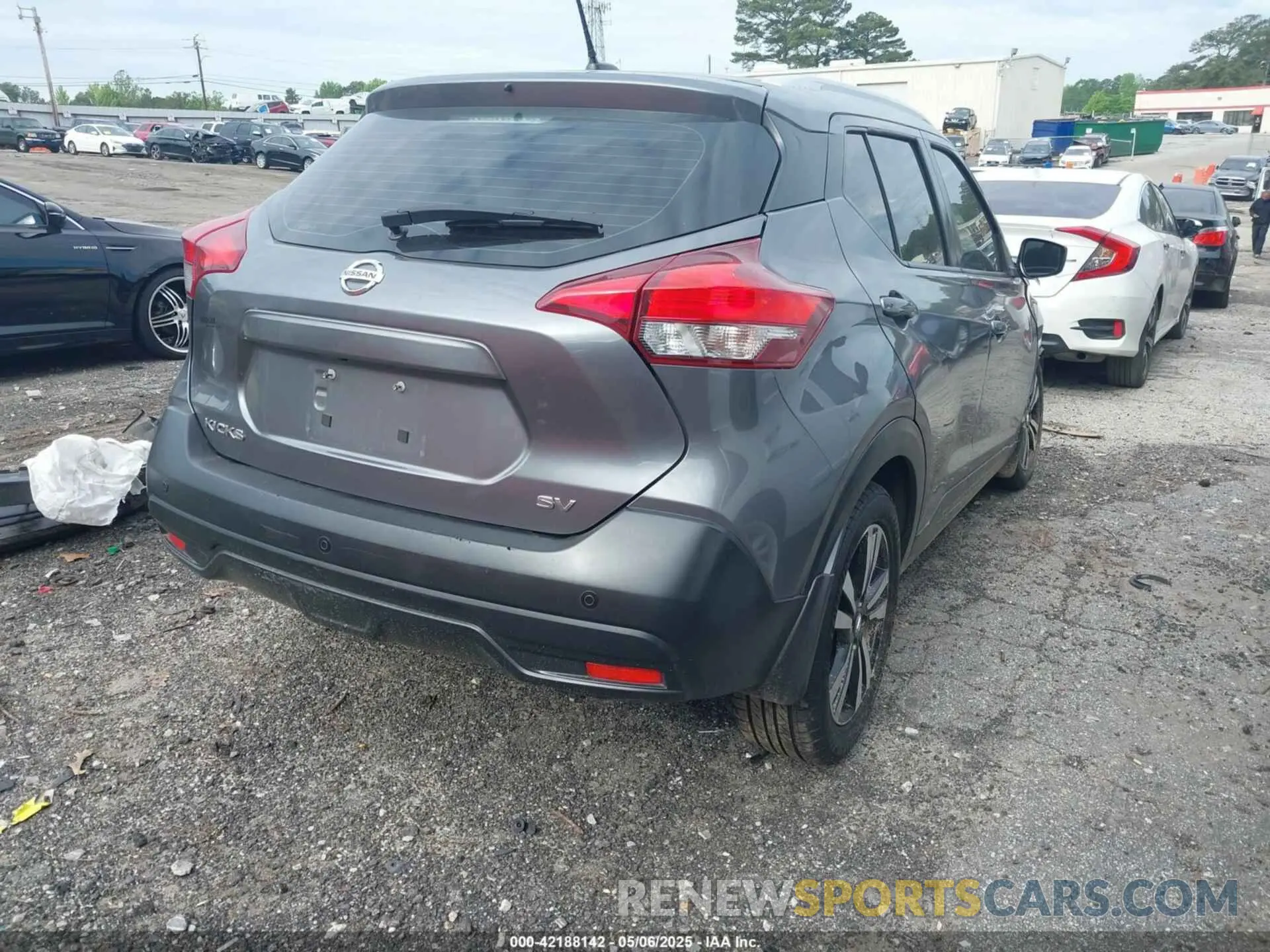 4 Photograph of a damaged car 3N1CP5CU0KL536928 NISSAN KICKS 2019