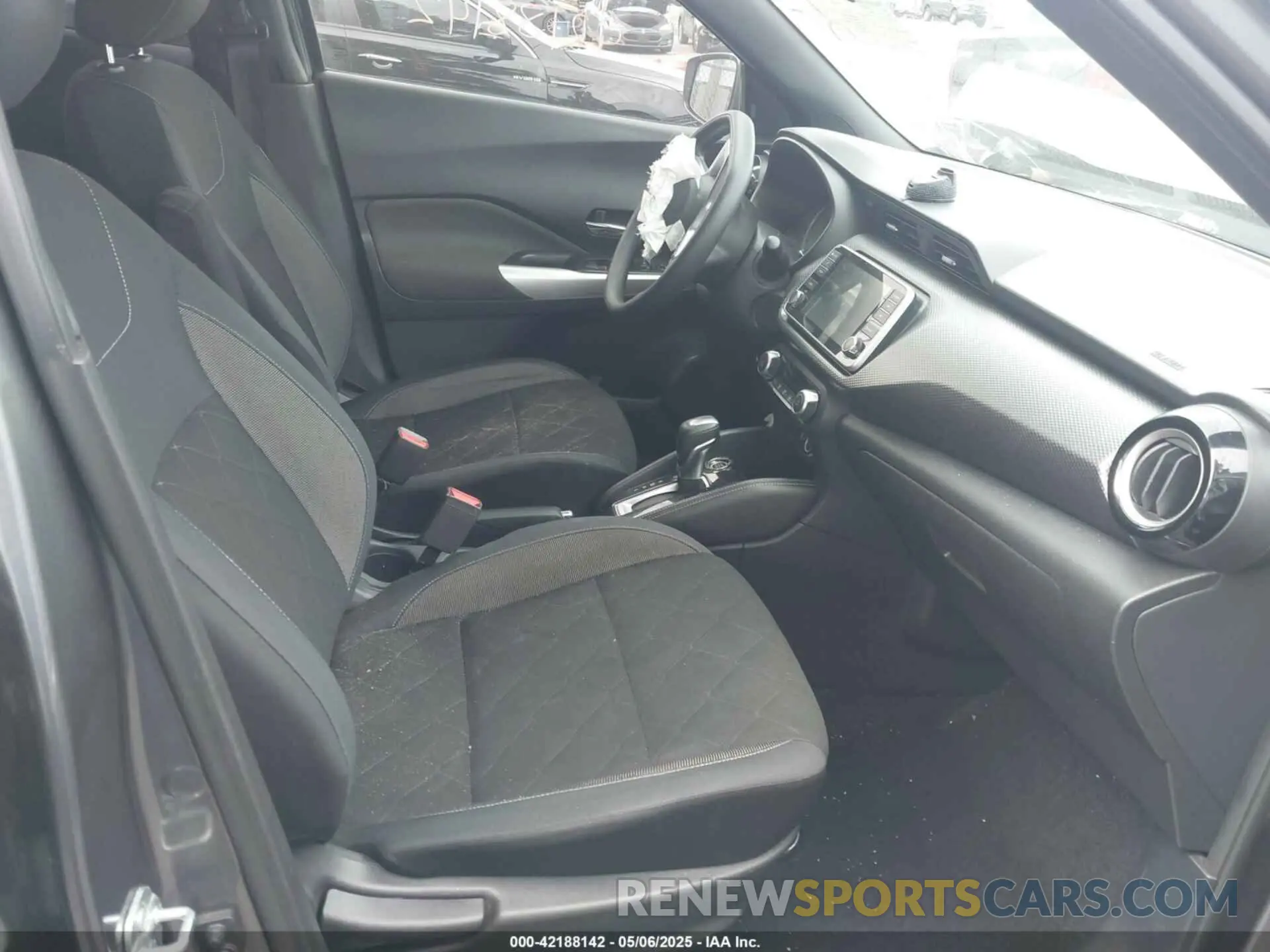 5 Photograph of a damaged car 3N1CP5CU0KL536928 NISSAN KICKS 2019
