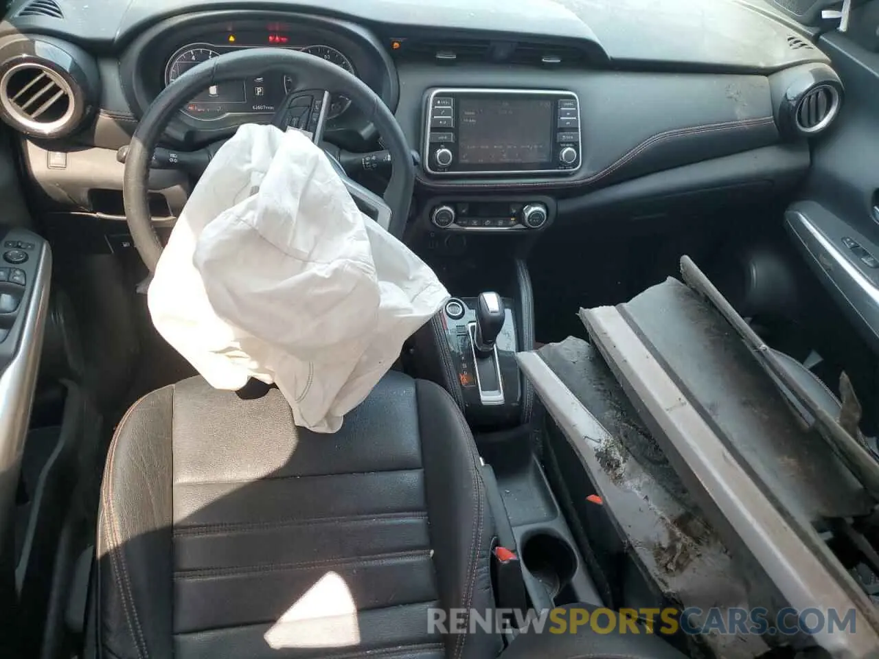 8 Photograph of a damaged car 3N1CP5CU0KL541790 NISSAN KICKS 2019