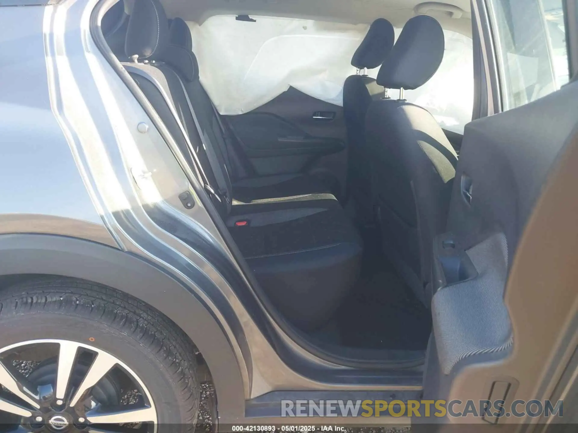 8 Photograph of a damaged car 3N1CP5CU0KL550487 NISSAN KICKS 2019